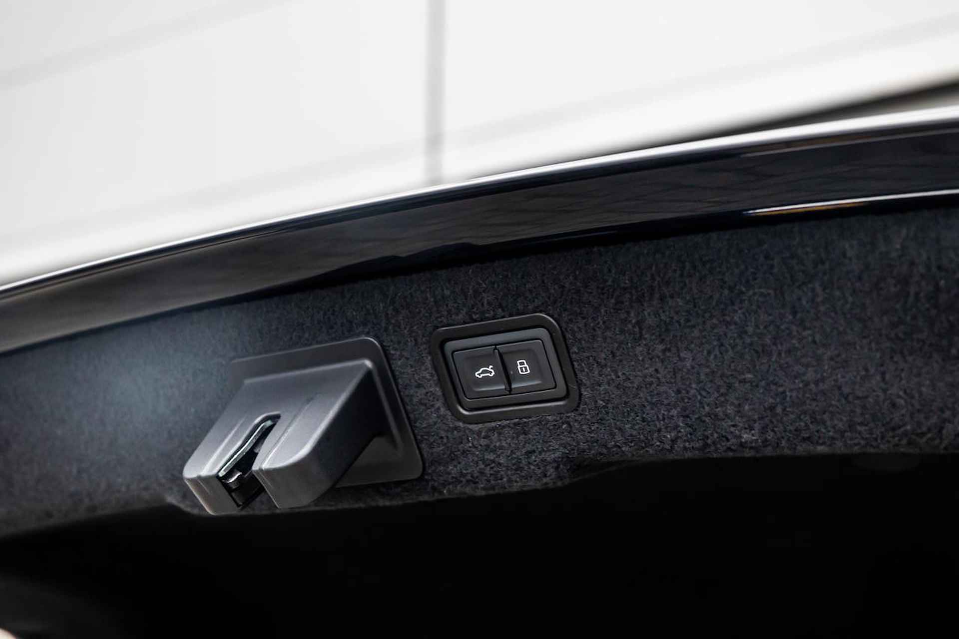 Audi A8 60 TFSIe 462pk Quattro S-Line | Head-up Display | Panoramadak | Digital Matrix LED - 15/55
