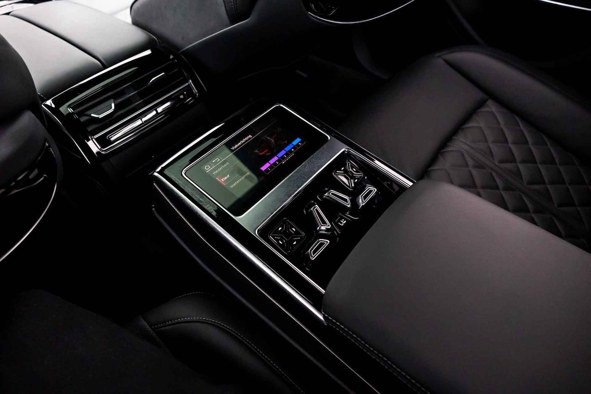 Audi A8 60 TFSIe 462pk Quattro S-Line | Head-up Display | Panoramadak | Digital Matrix LED - 52/55