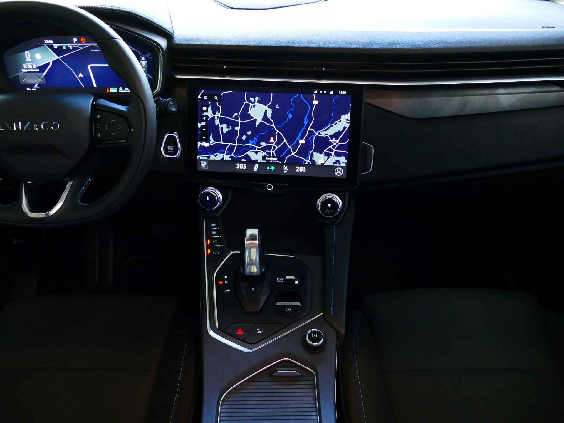 Lynk & Co 01 1.5 261 PK 360.CAM PANORAMA CARPLAY NIEUWSTAAT 2023 4 JAAR GARANTIE Plug-in Hybrid - 32/100