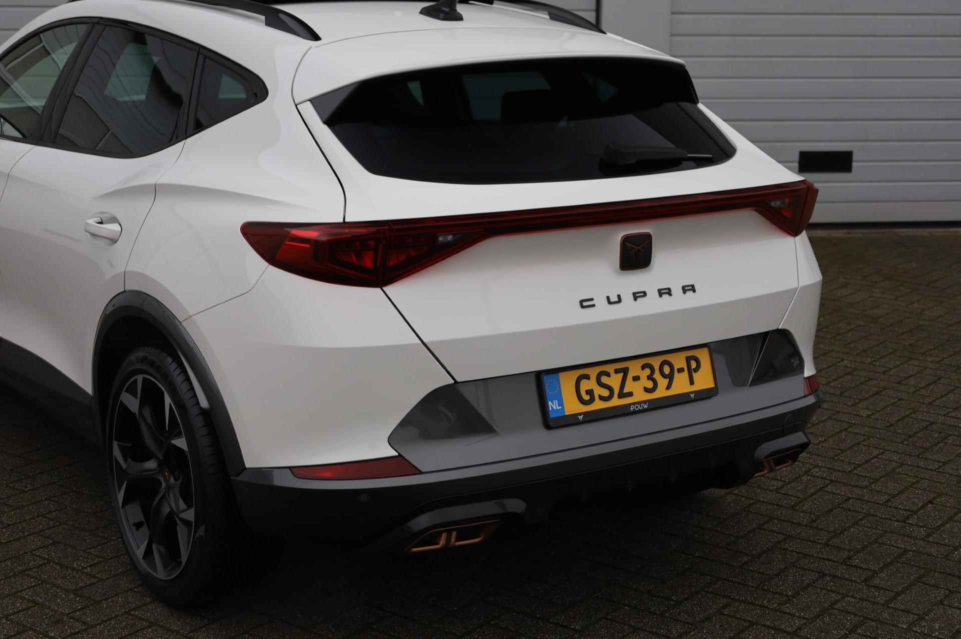 CUPRA Formentor 1.4 e-Hybrid 204pk DSG | SoH 100%| Panoramadak | Navigatie | Stoelverwarming | Achteruitrijcamera - 16/48