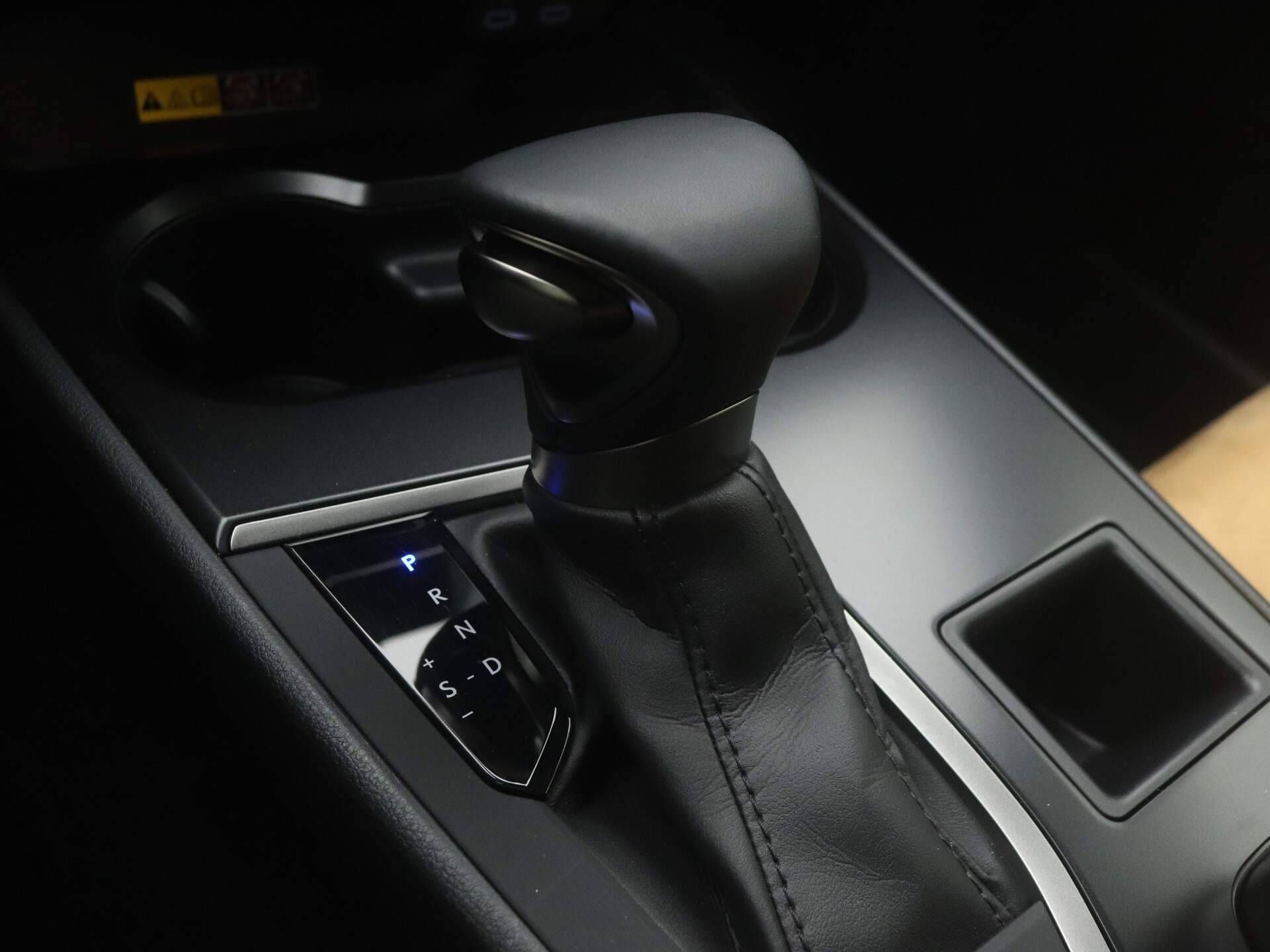 Lexus UX 250h Preference Line *Demo* | Apple Carplay / Android Auto | - 11/39