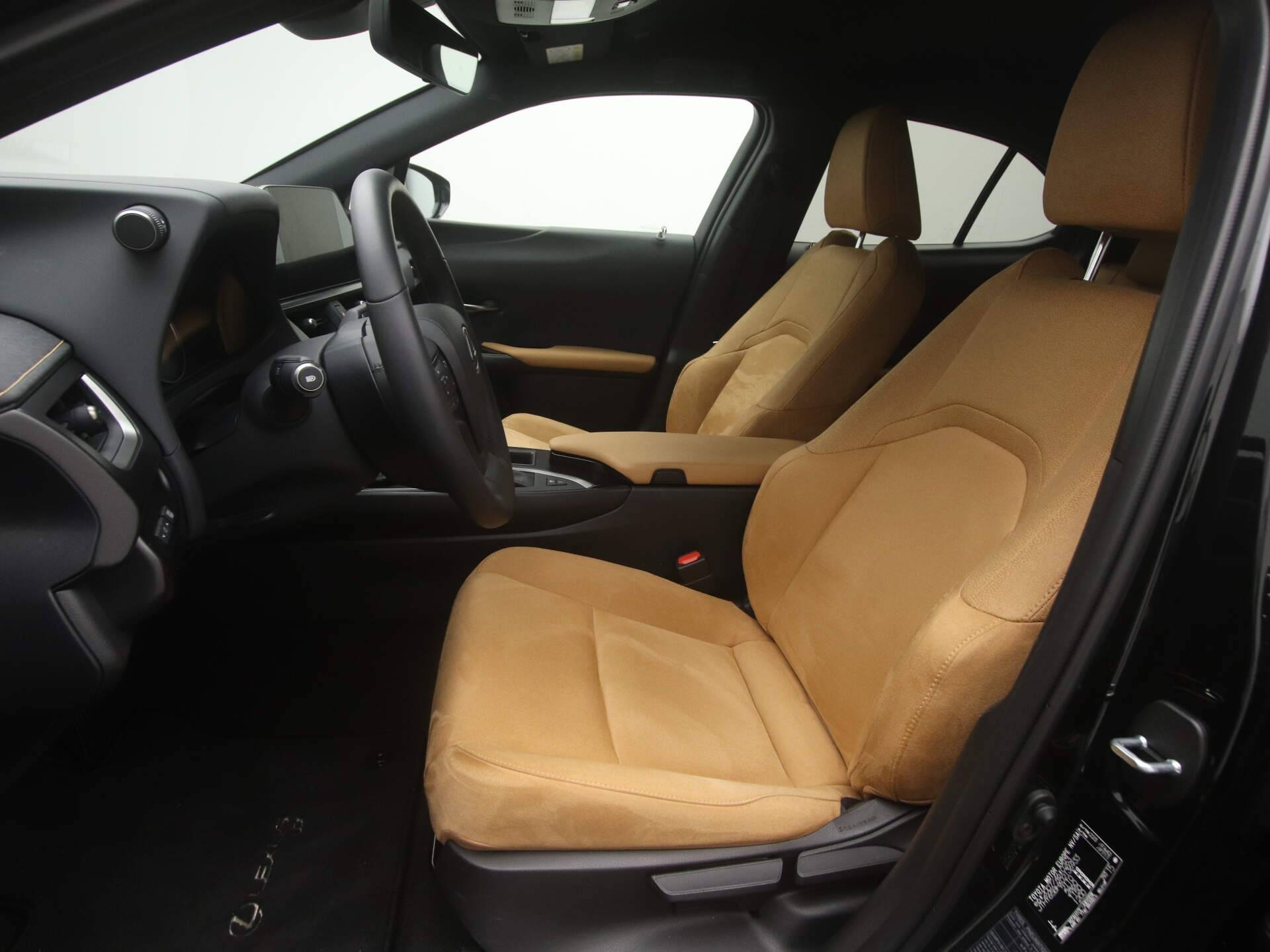 Lexus UX 250h Preference Line *Demo* | Apple Carplay / Android Auto | - 16/39