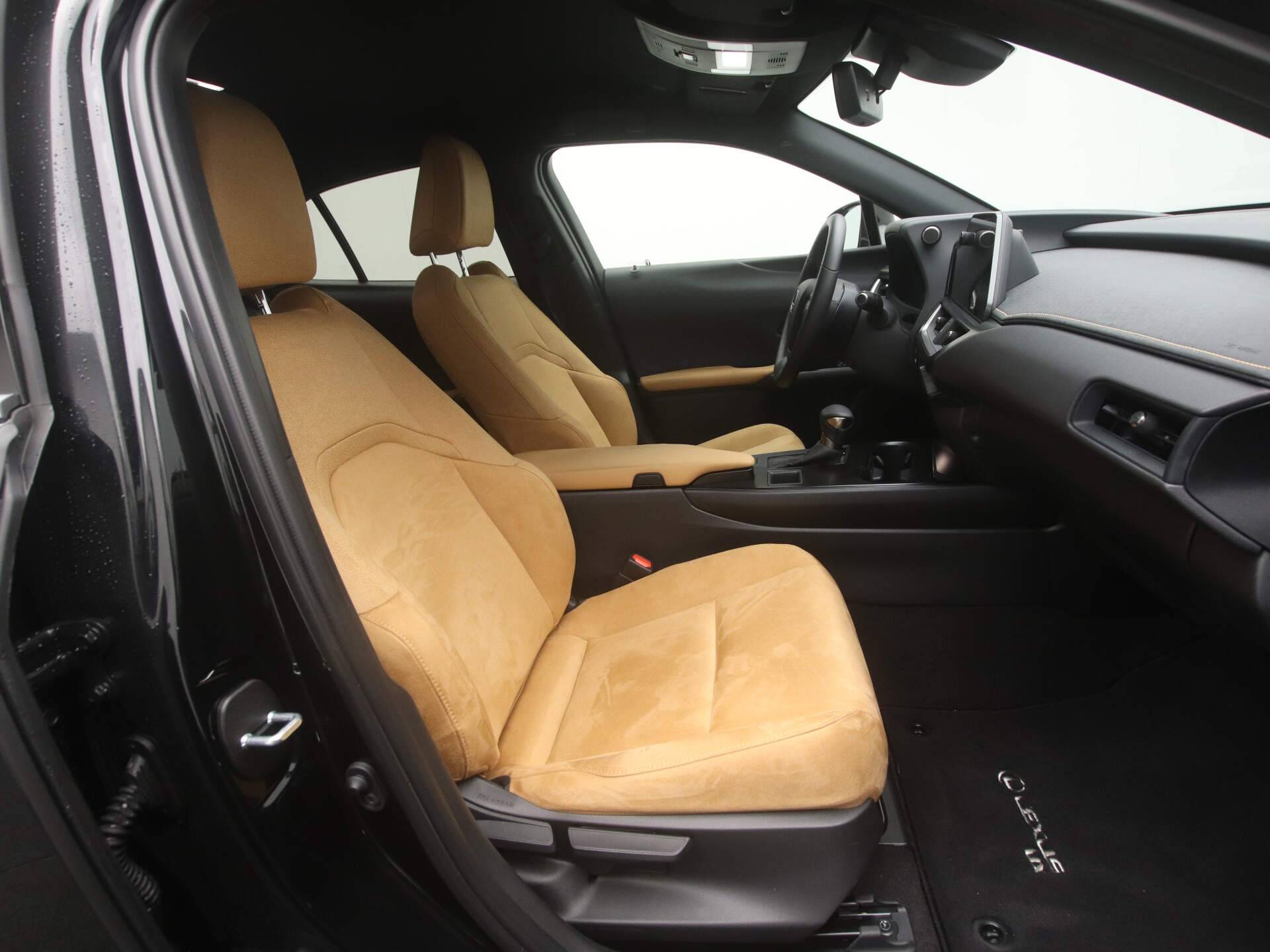 Lexus UX 250h Preference Line *Demo* | Apple Carplay / Android Auto | - 26/39