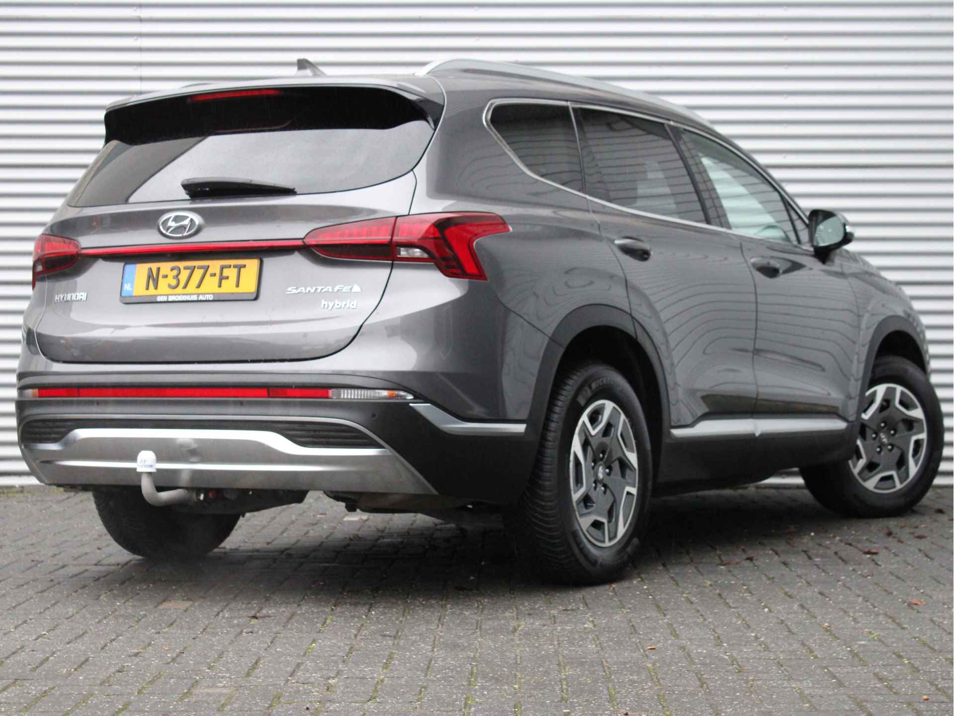 Hyundai Santa Fe 1.6 T-GDI HEV Comfort Smart 7p. | Afn. Trekhaak | Elektr. Stoelen | Leren Bekleding | Stoelverwarming | Navigatie | Achteruitrij - 2/34