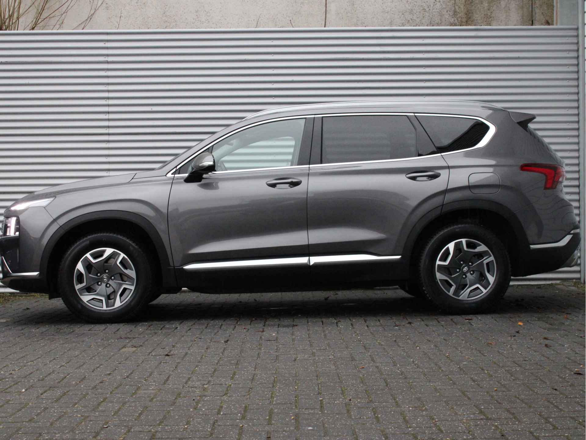 Hyundai Santa Fe 1.6 T-GDI HEV Comfort Smart 7p. | Afn. Trekhaak | Elektr. Stoelen | Leren Bekleding | Stoelverwarming | Navigatie | Achteruitrij - 4/34