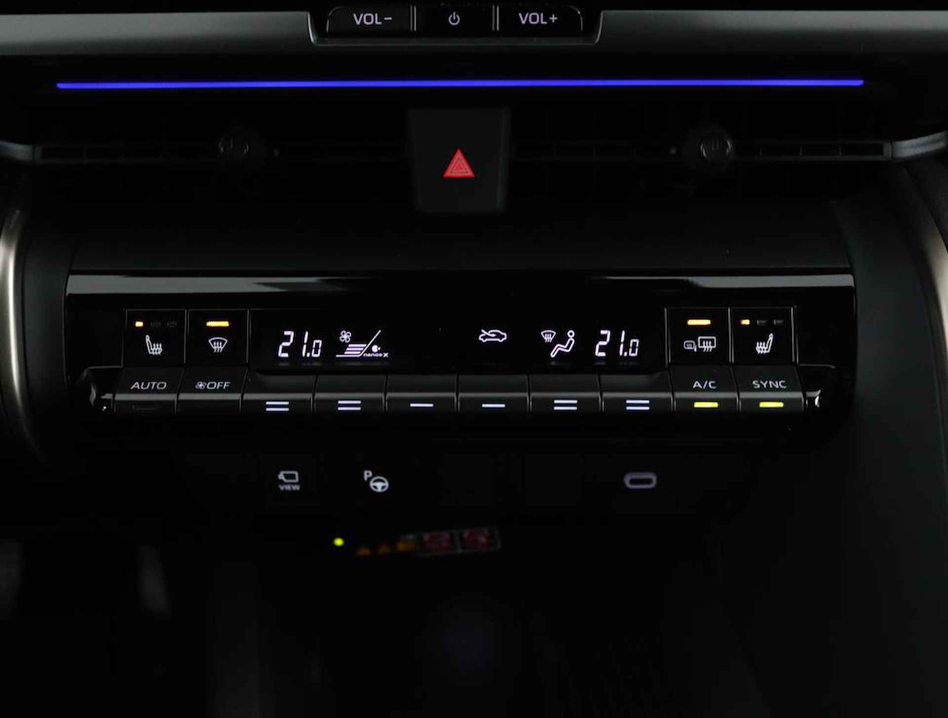 Toyota C-HR 1.8 Hybrid Executive | Next Generation Pack | Panorama Dak | JBL | Head Up Display | BI-Tone | 10 Jaar Garantie | - 24/66