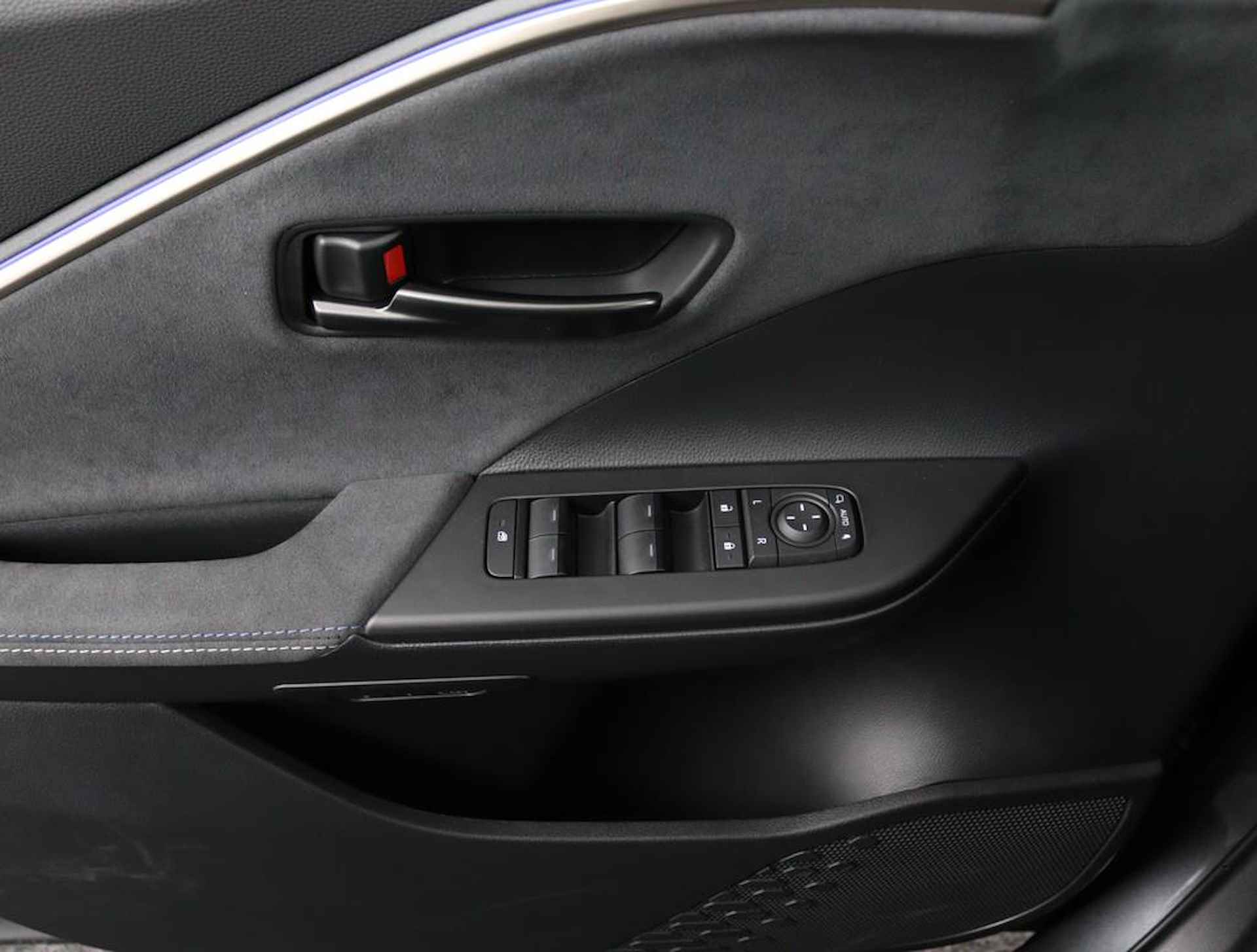 Toyota C-HR 1.8 Hybrid Executive | Next Generation Pack | Panorama Dak | JBL | Head Up Display | BI-Tone | 10 Jaar Garantie | - 37/66