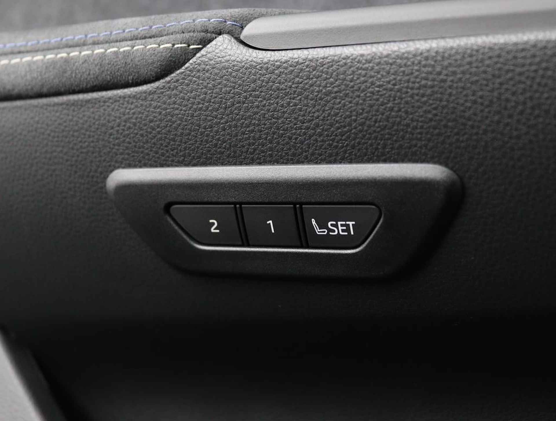 Toyota C-HR 1.8 Hybrid Executive | Next Generation Pack | Panorama Dak | JBL | Head Up Display | BI-Tone | 10 Jaar Garantie | - 58/66