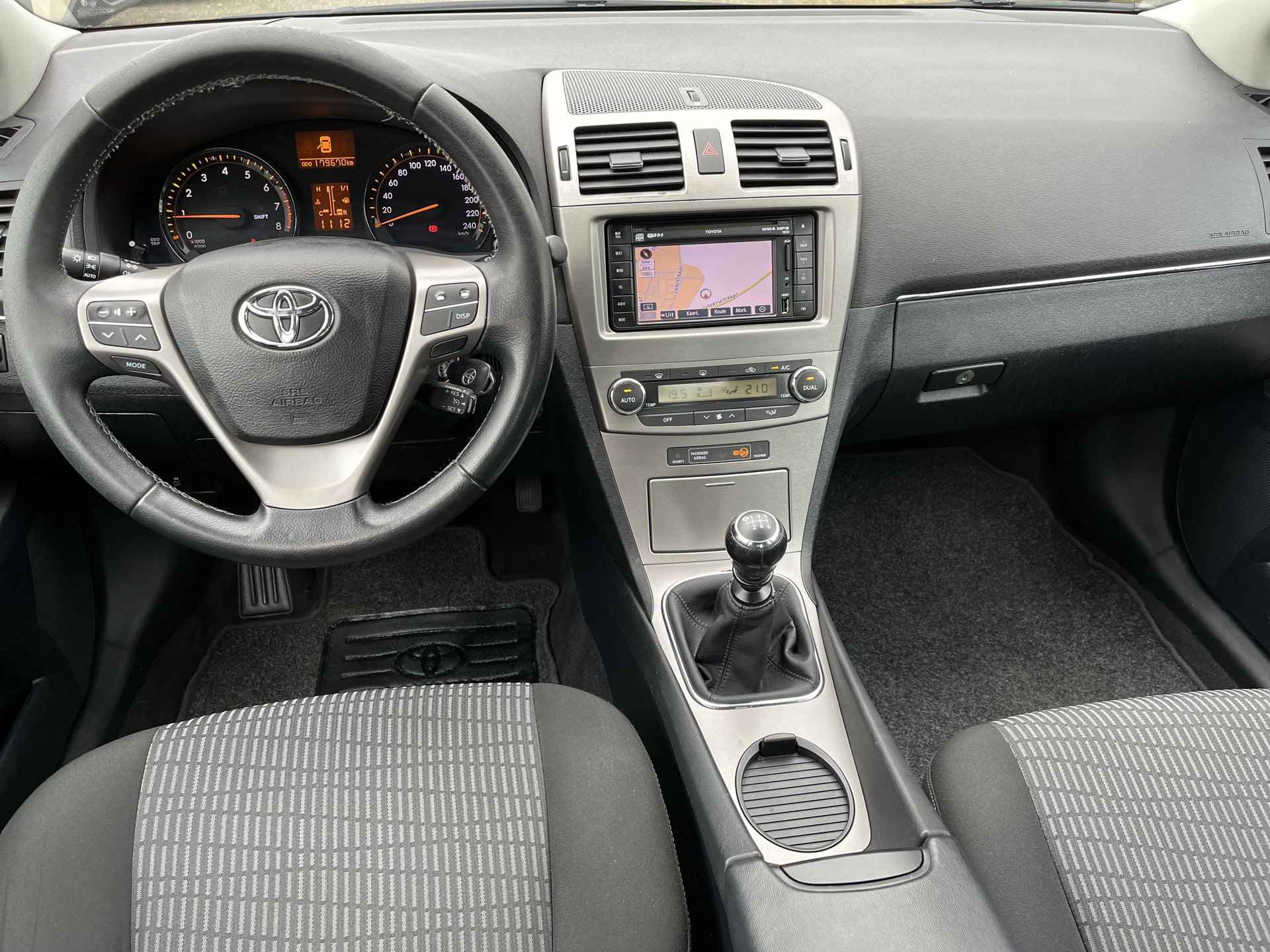 Toyota Avensis 1.8 VVTi Business | Trekhaak | Camera | Climate control - 11/24