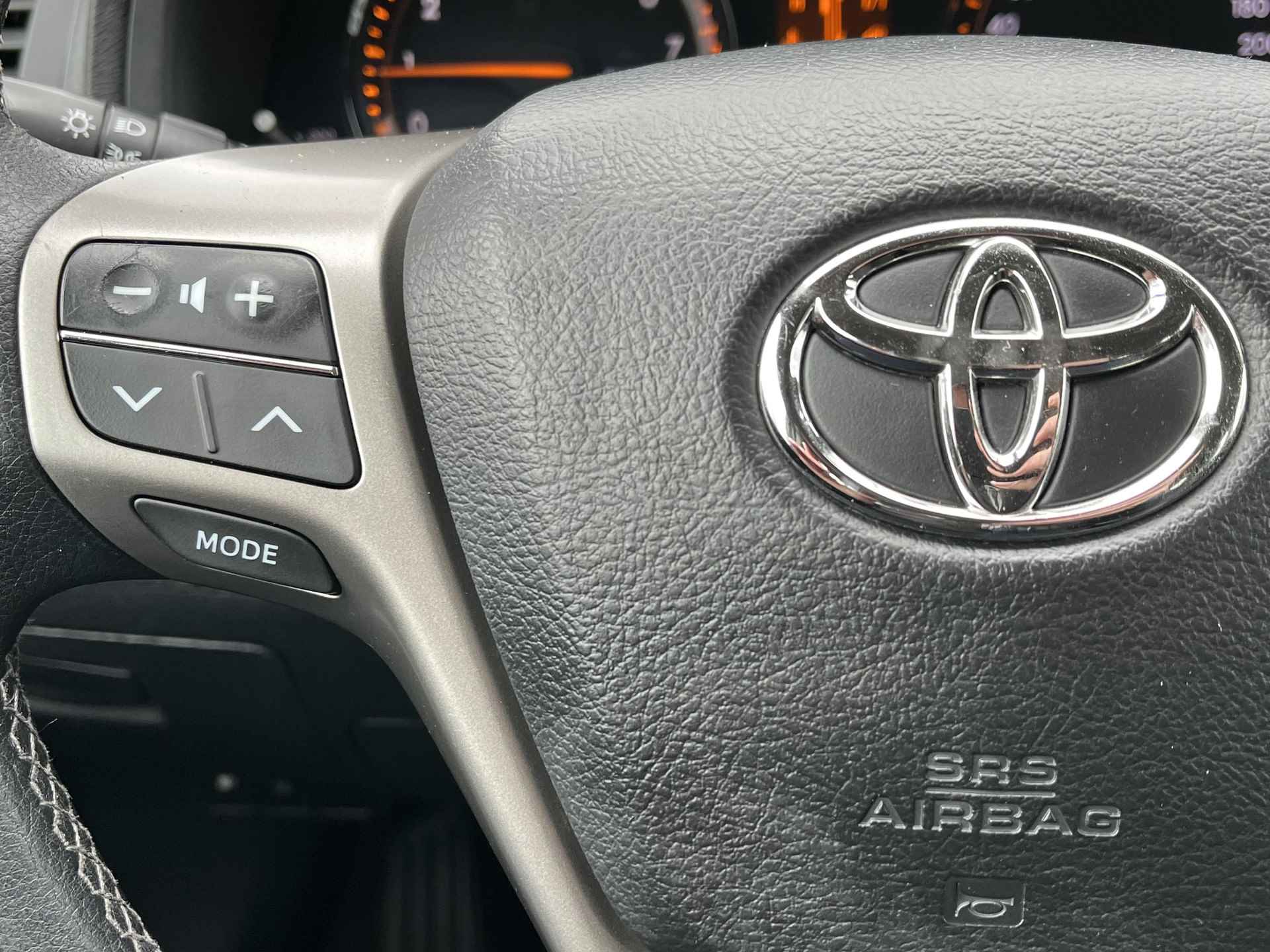 Toyota Avensis 1.8 VVTi Business | Trekhaak | Camera | Climate control - 18/24