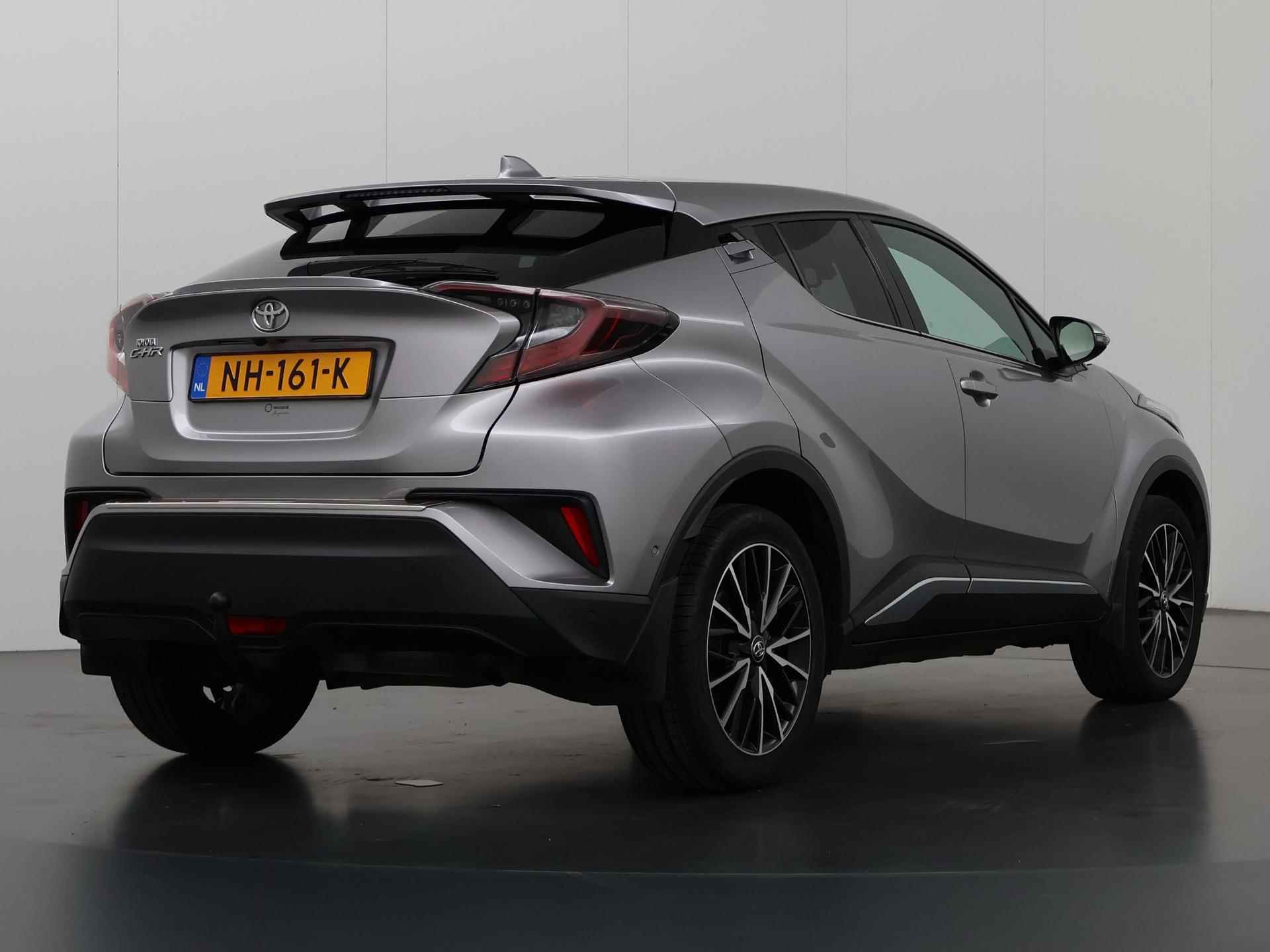 Toyota C-HR 1.2 Premium | Trekhaak | Camera | Navigatie | Stof/Leder combinatie | Stoelverwarming | Bluetooth | Rij-hulp-Systeem | Cruise Control | Climate Control | - 3/39