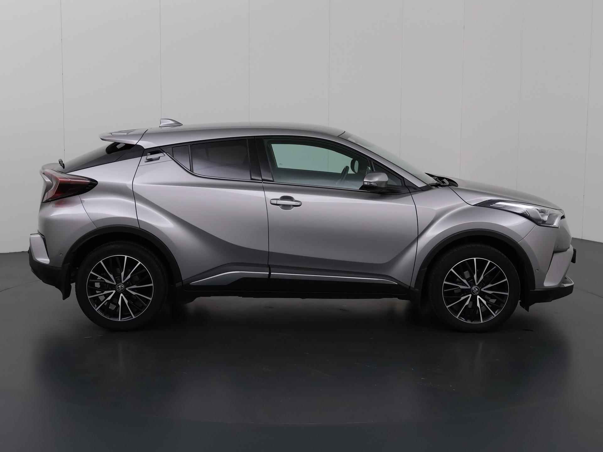 Toyota C-HR 1.2 Premium | Trekhaak | Camera | Navigatie | Stof/Leder combinatie | Stoelverwarming | Bluetooth | Rij-hulp-Systeem | Cruise Control | Climate Control | - 7/39