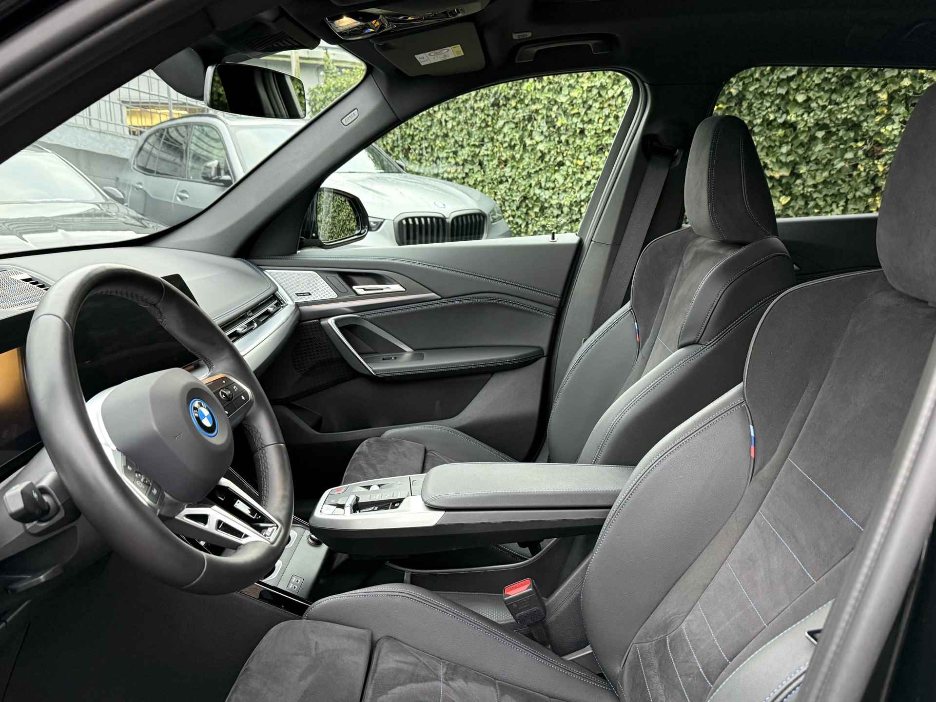 BMW iX1 xDrive30 | M-Sport | Harman/kardon | Camera | Panorama - 9/32