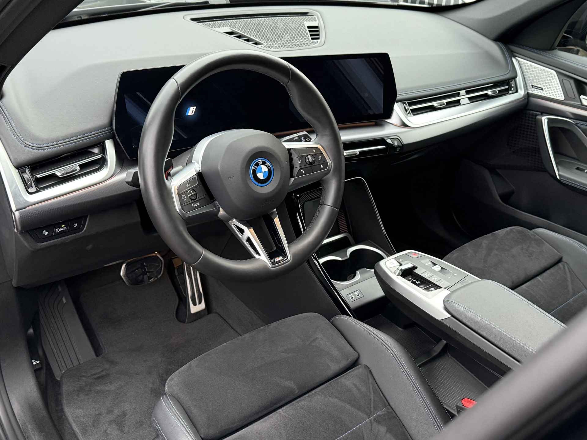 BMW iX1 xDrive30 | M-Sport | Harman/kardon | Camera | Panorama - 10/32