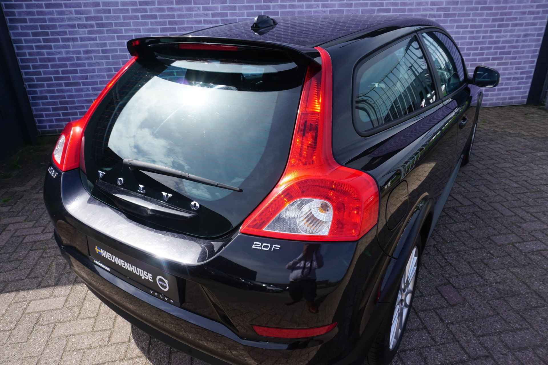 Volvo C30 2.0 145PK Momentum | Bi-Xenon | Stoelverwarming | Spoiler | High Performance audio | Bluetooth | - 14/23