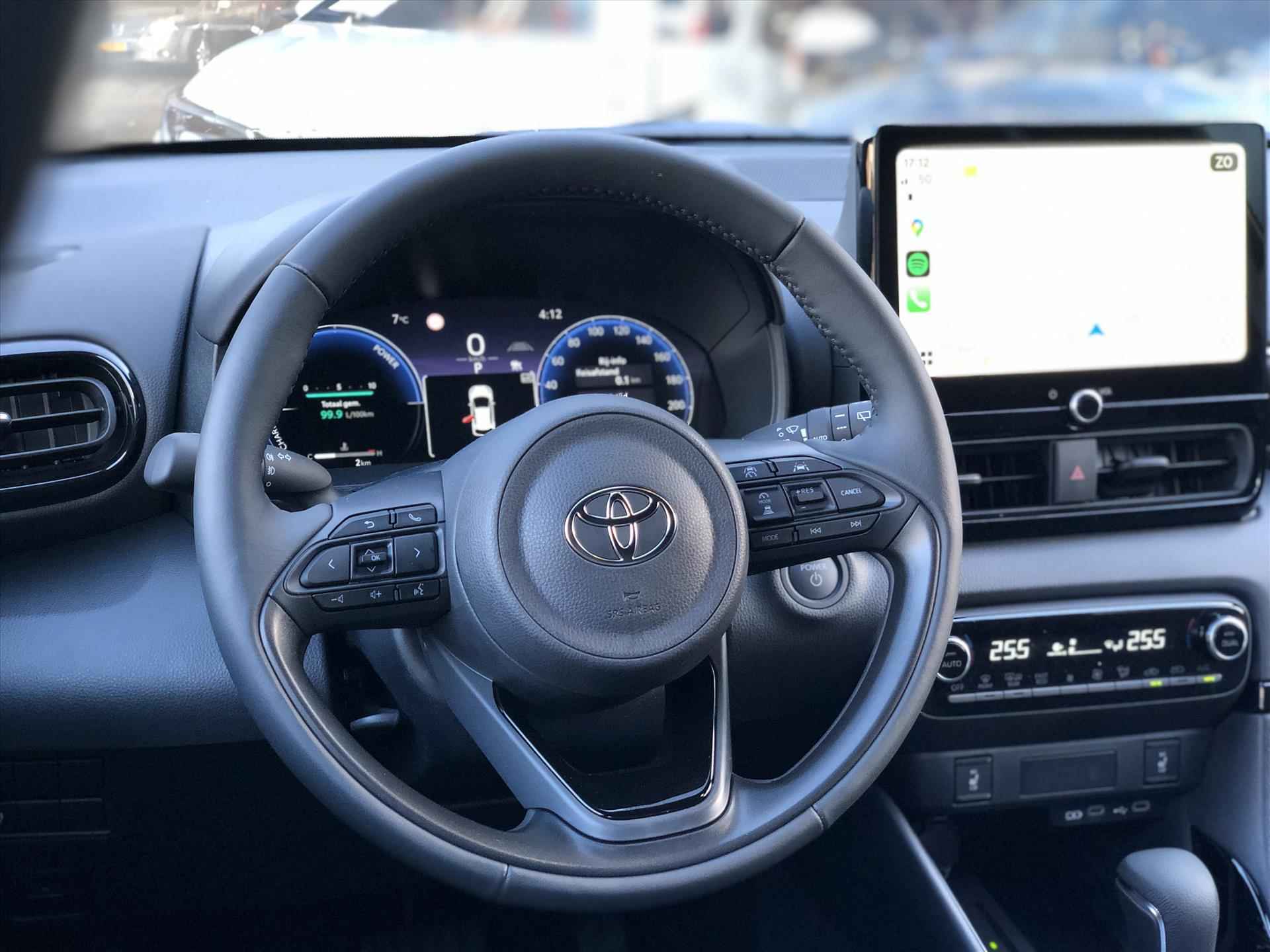 Toyota Yaris Hybrid 130PK Nieuw model Executive | Dodehoekherkenning, Parkeersensoren, Stoel + Stuurverwarming, Groot scherm, Half leer, 17 inch - 17/37