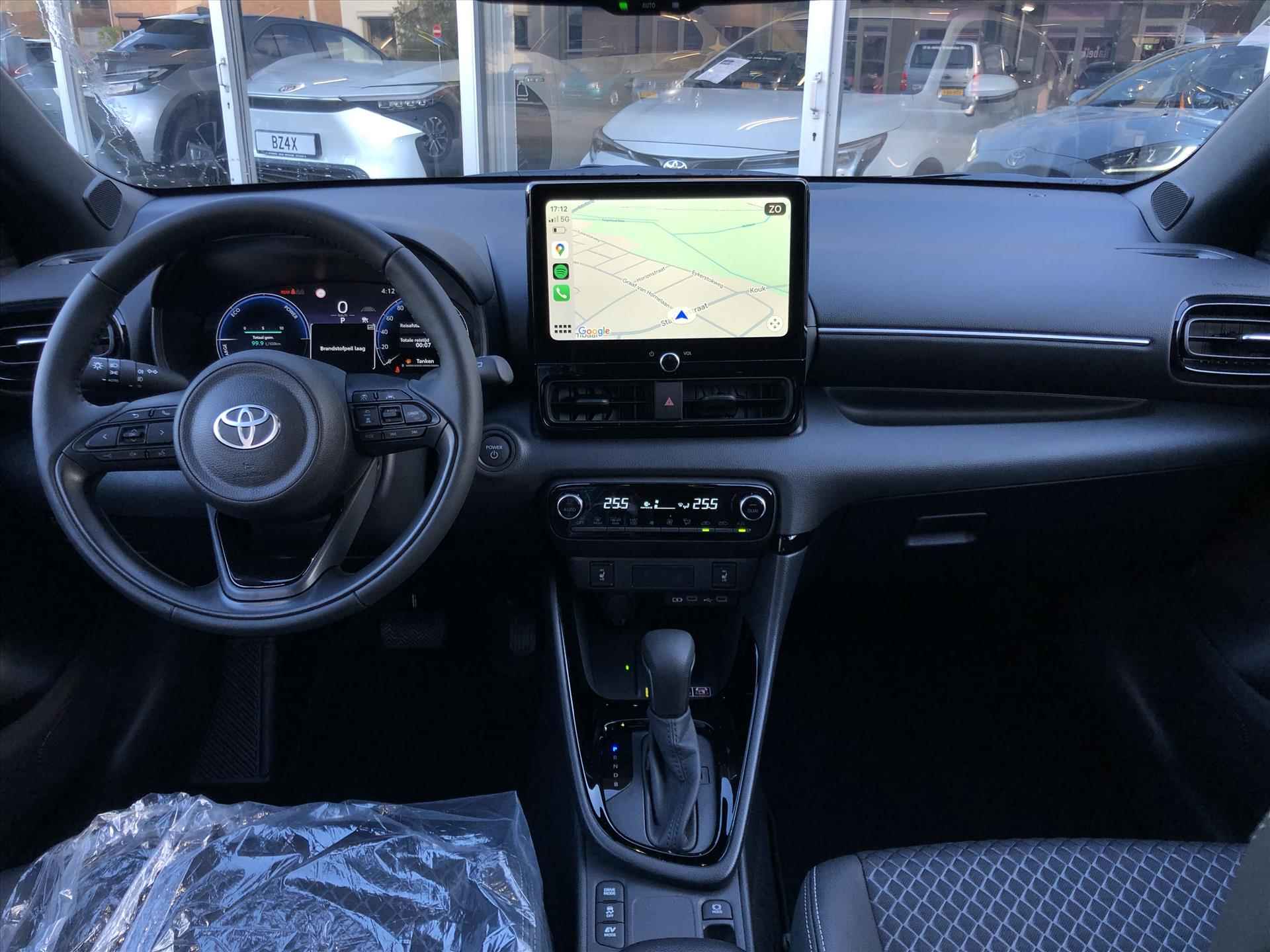 Toyota Yaris Hybrid 130PK Nieuw model Executive | Dodehoekherkenning, Parkeersensoren, Stoel + Stuurverwarming, Groot scherm, Half leer, 17 inch - 20/37