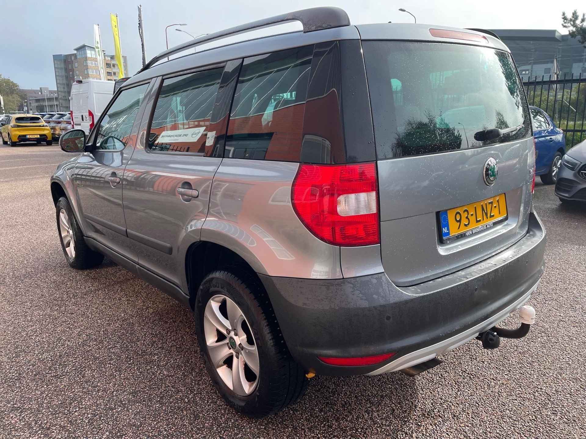 Skoda Yeti 1.2 TSI Ambition | Let op schade - 5/17