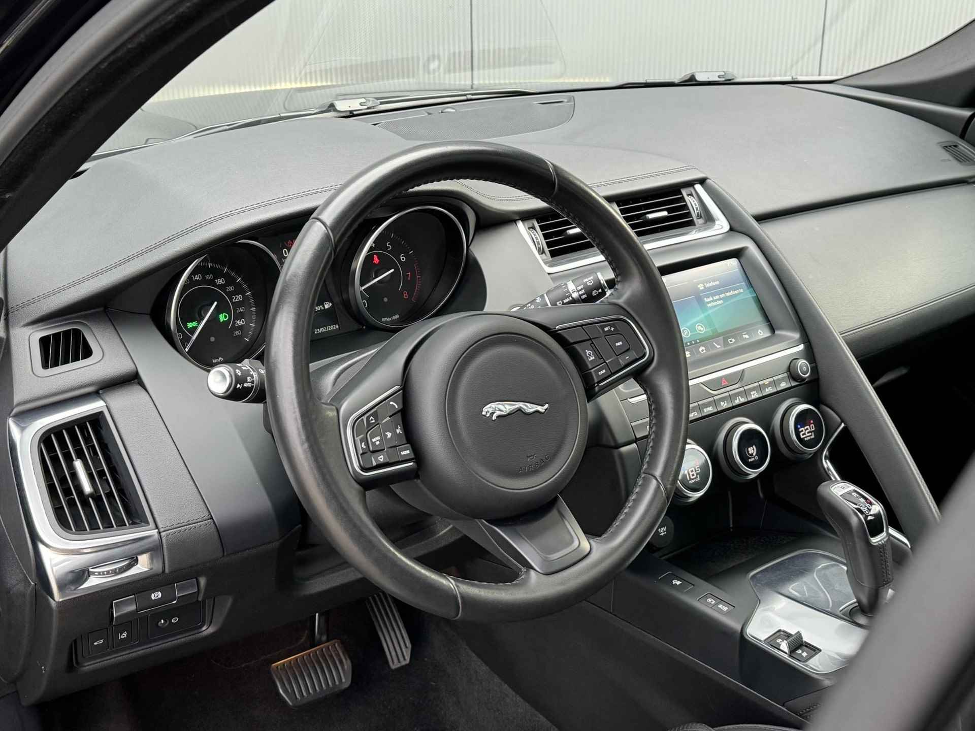 Jaguar E-PACE 2.0 P200 AWD Premium Edition - 200 pk - Panorama - Camera - Led - S - 12/31