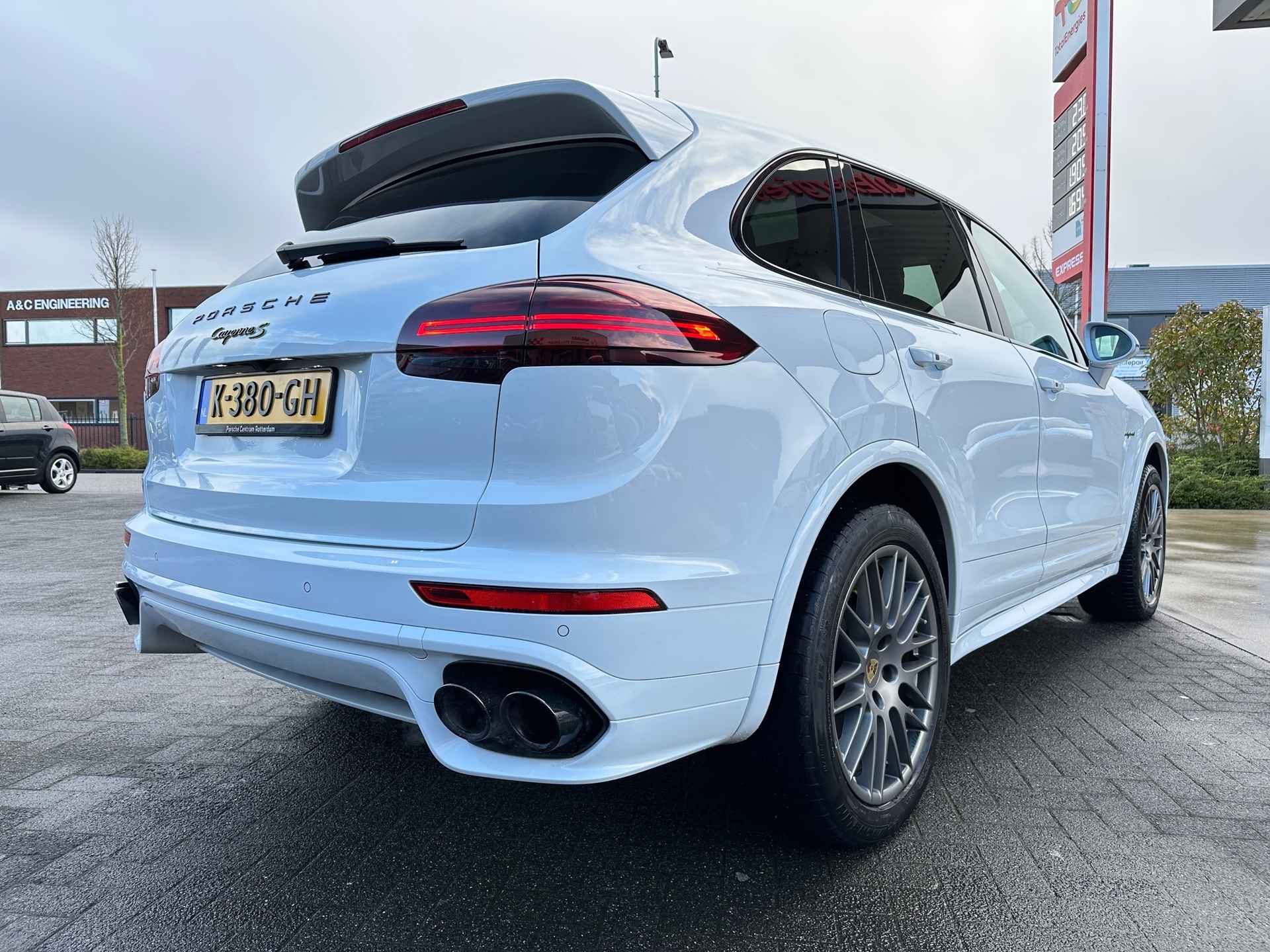 Porsche Cayenne 3.0 S E-Hybrid|Rijklaar|Sport Chrono|Pano|Bose|Luchtvering|Dealer Onderhouden - 9/45