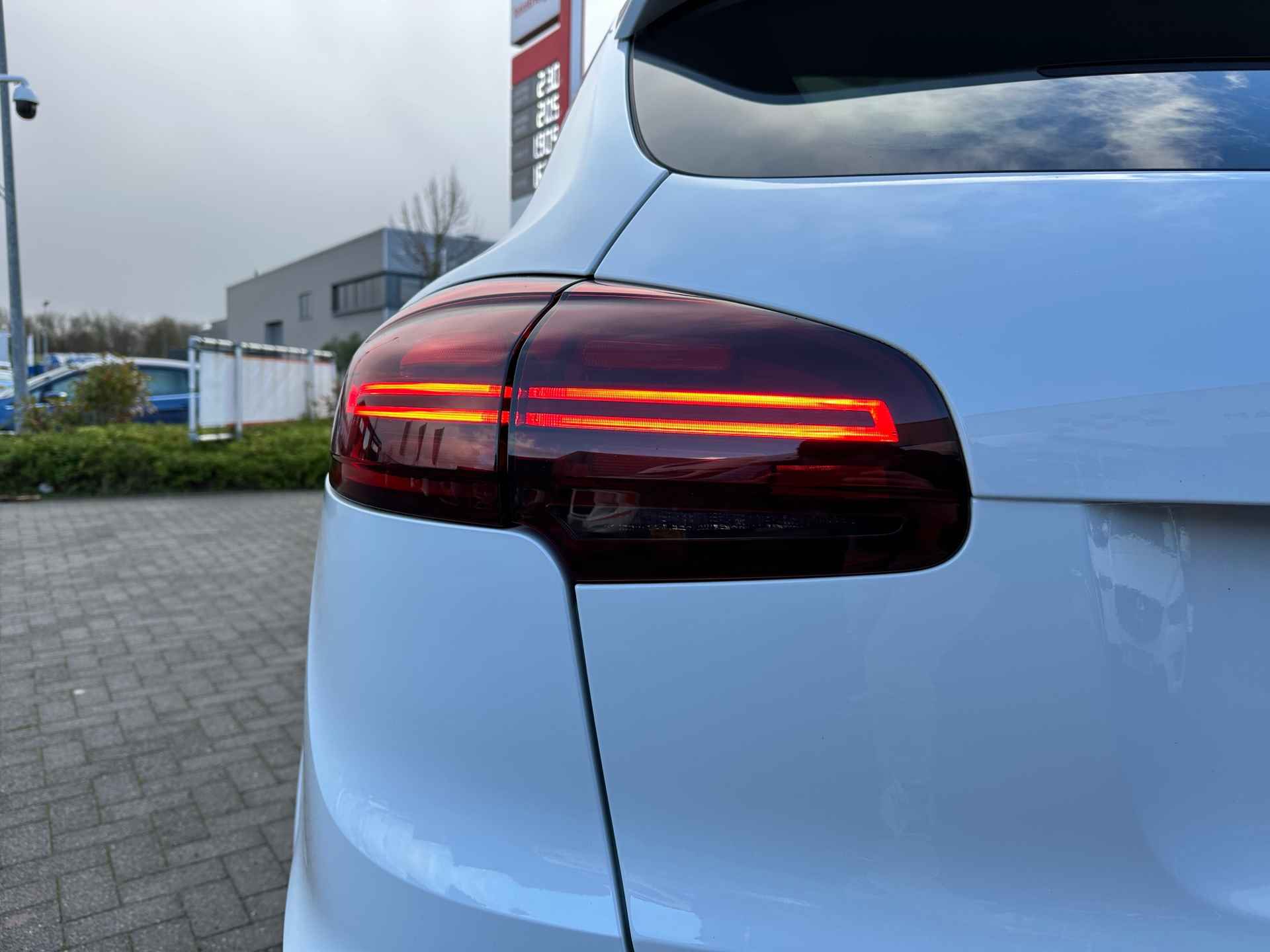 Porsche Cayenne 3.0 S E-Hybrid|Rijklaar|Sport Chrono|Pano|Bose|Luchtvering|Dealer Onderhouden - 36/45