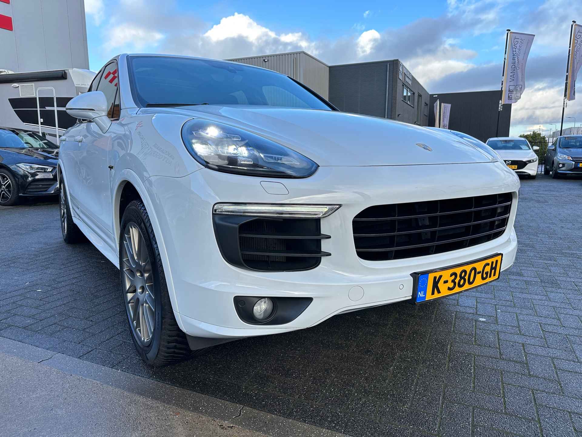 Porsche Cayenne 3.0 S E-Hybrid|Rijklaar|Sport Chrono|Pano|Bose|Luchtvering|Dealer Onderhouden - 37/45