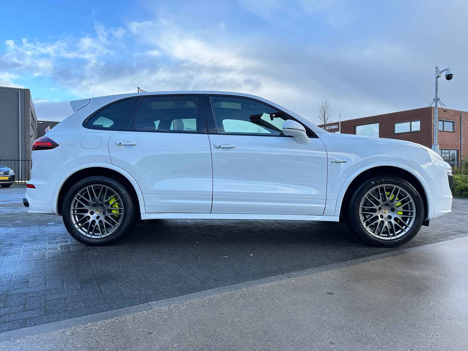 Porsche Cayenne 3.0 S E-Hybrid|Rijklaar|Sport Chrono|Pano|Bose|Luchtvering|Dealer Onderhouden - 38/45