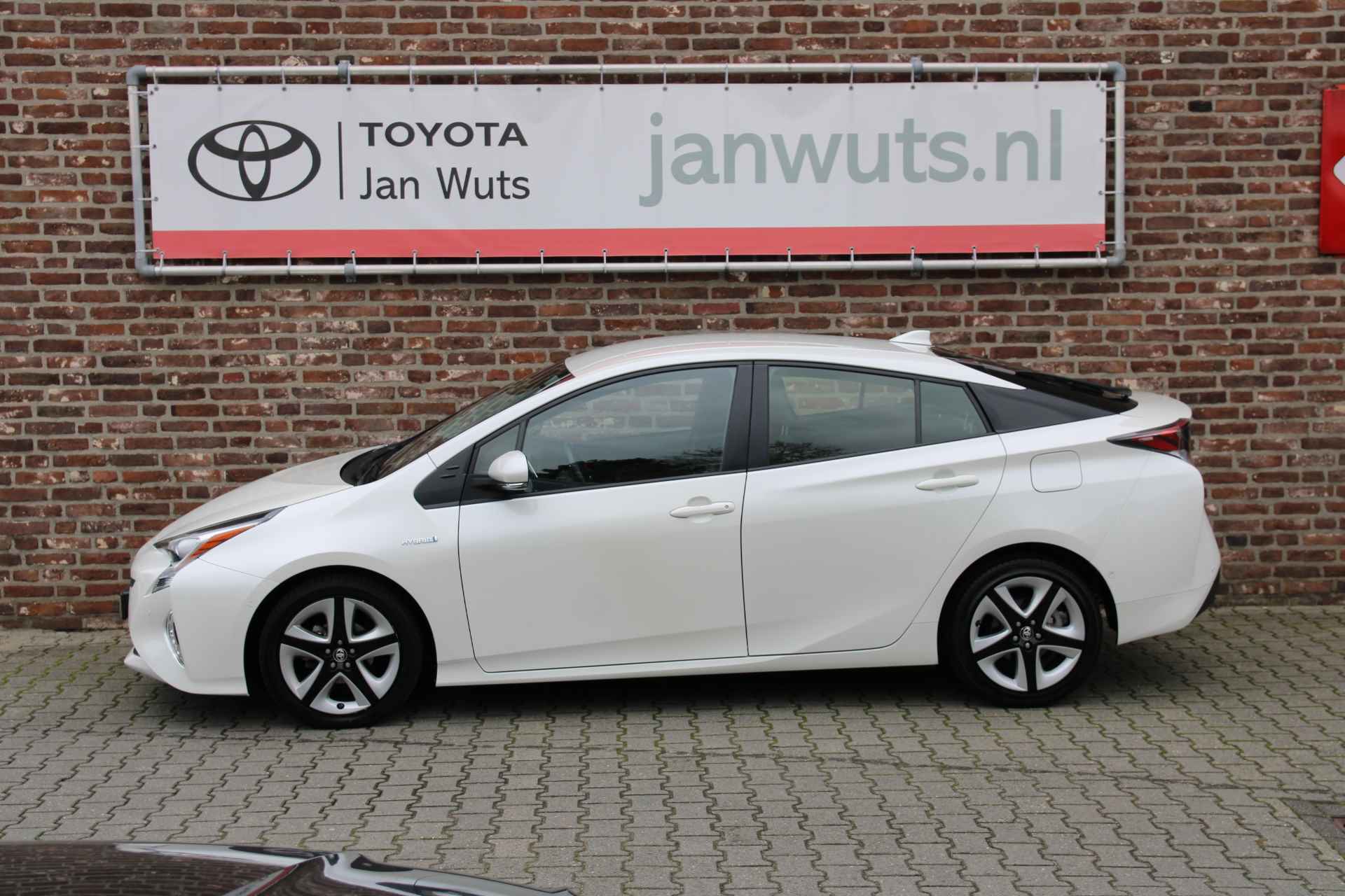 Toyota Prius 1.8 Executive / JBL / BSM / PDC / HUD - 2/48