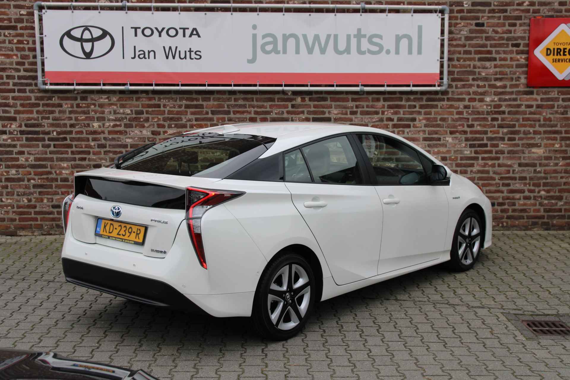 Toyota Prius 1.8 Executive / JBL / BSM / PDC / HUD - 3/48