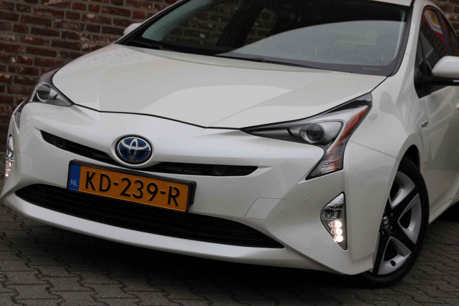 Toyota Prius 1.8 Executive / JBL / BSM / PDC / HUD - 17/48