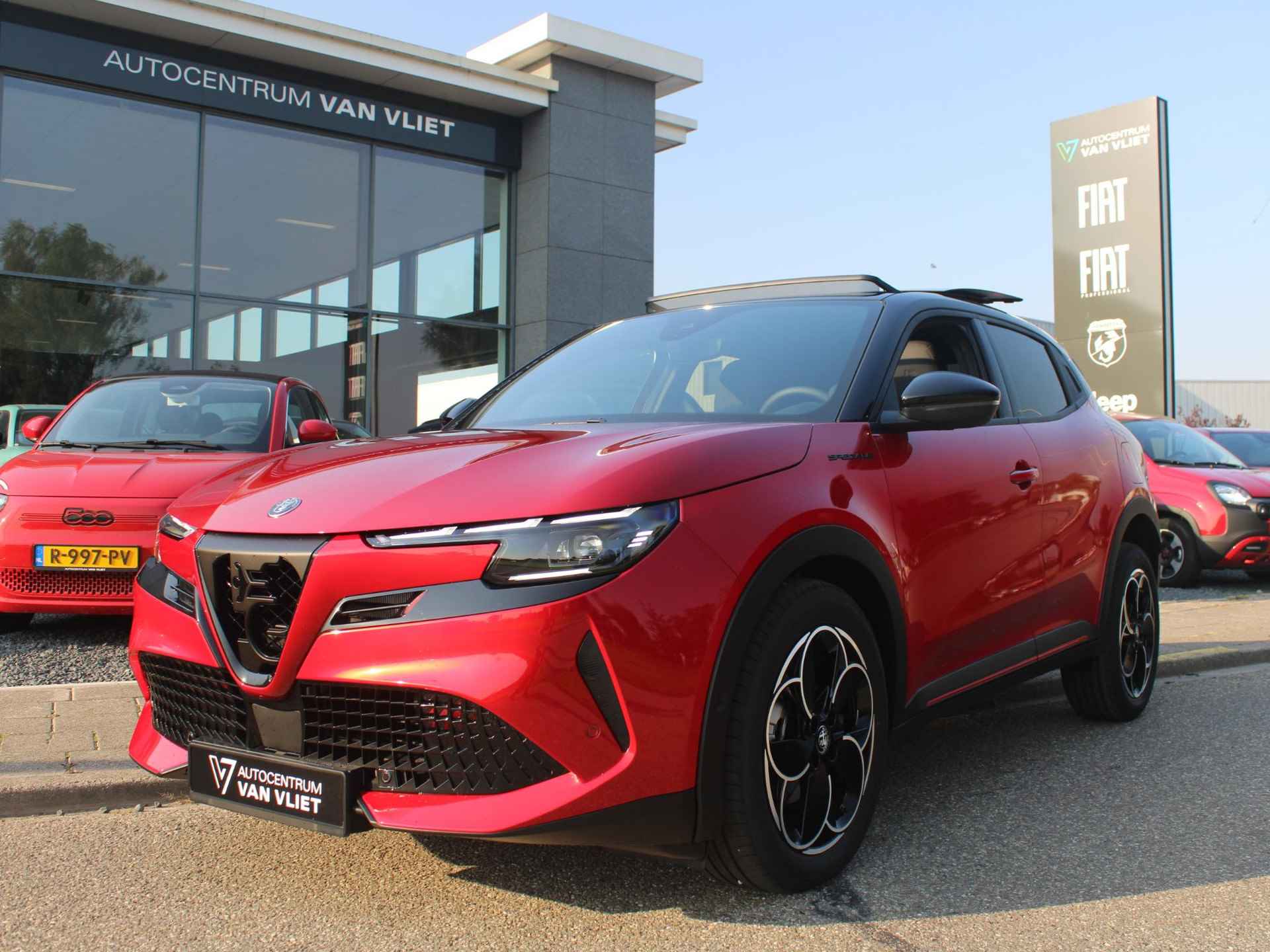 Alfa Romeo Junior Elettrica Speciale 54 kWh | Nieuw binnen | Schuif/Kanteldak | Pack Techno | Brera Red | Dak Zwart - 29/34