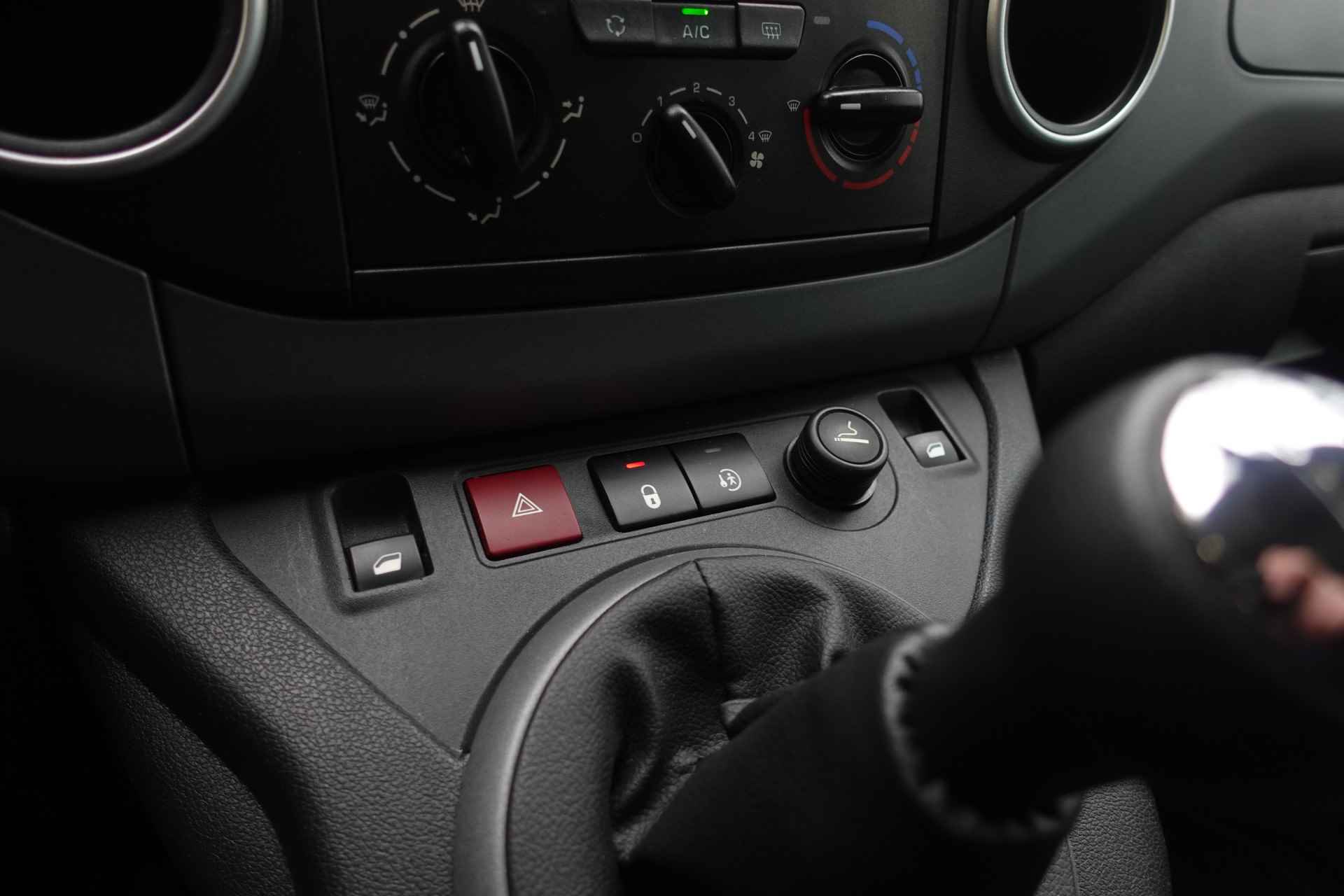 Citroën Berlingo 1.2 PureTech Feel NAV | A.CAMERA | TREKHAAK | HOGE INSTAP | APPLE CARPLAY - 30/36