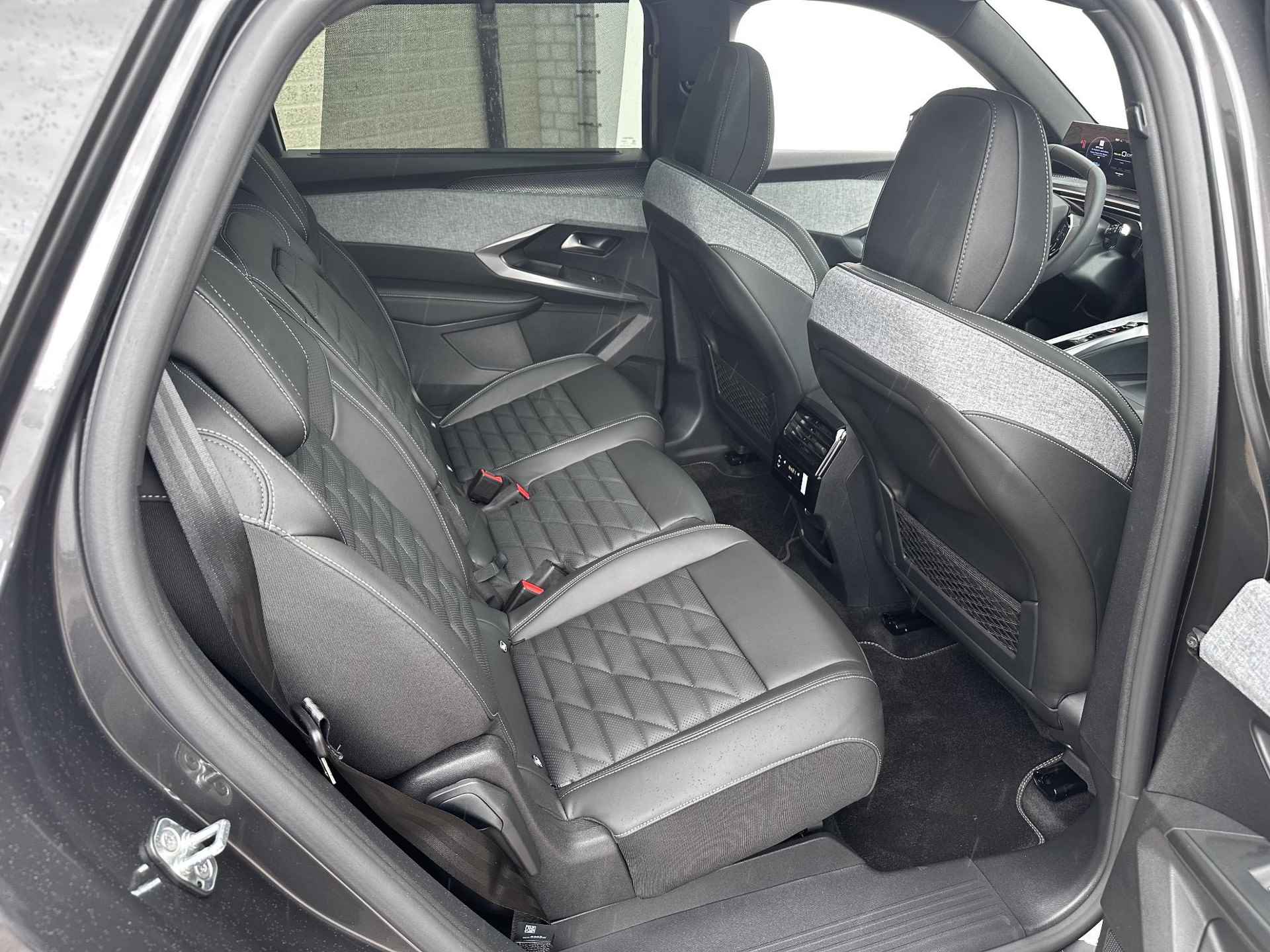 Peugeot e-5008 GT 73 kWh 7-zits | Panoramadak | Leder | Elek. stoelen | Stoelmassage - 10/40