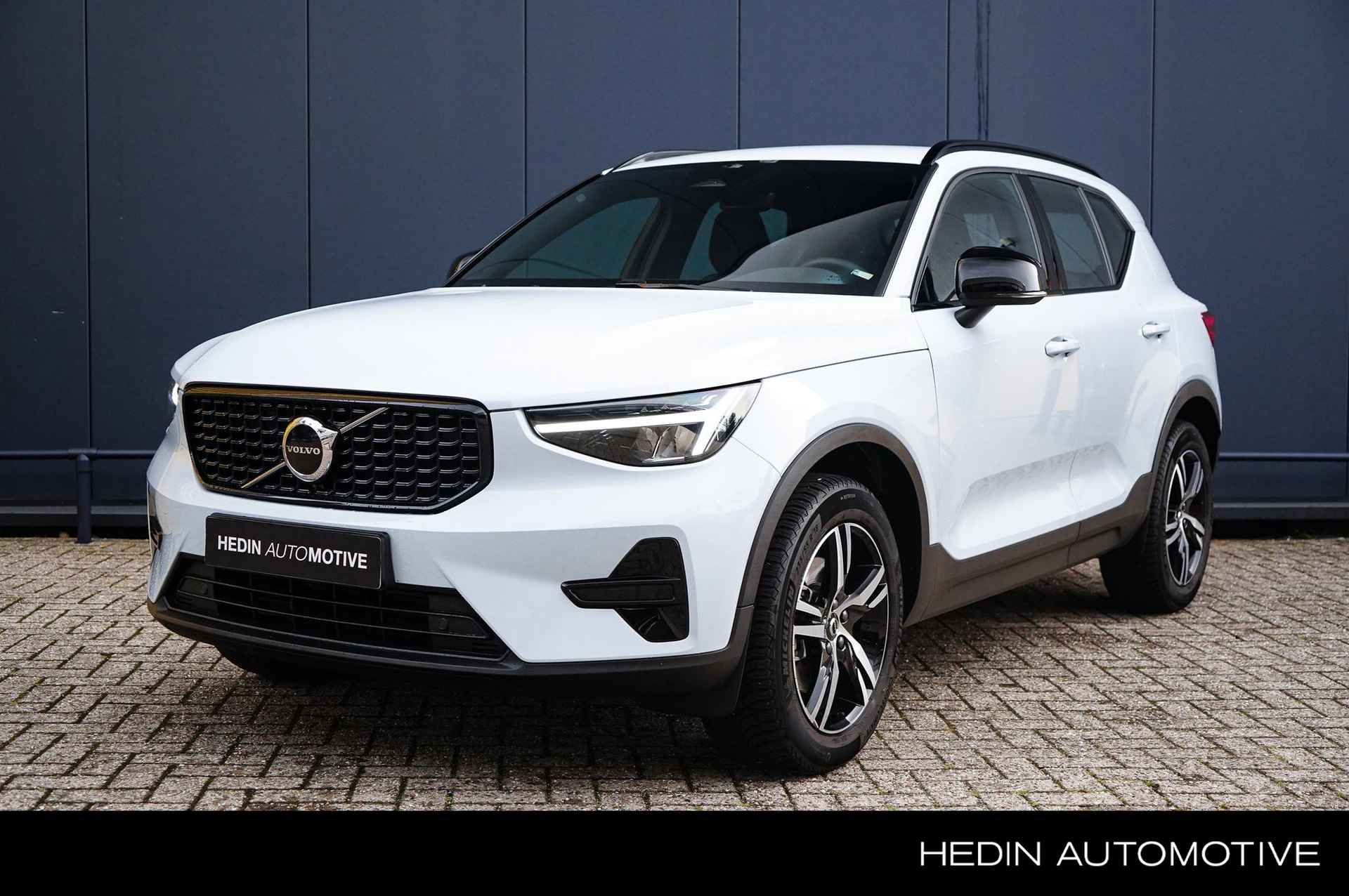 Volvo XC40 2.0 B4 Plus Dark | Trekhaak | Verwarmbare voorruit | Pilot assist | Elektrische voorstoelen - 1/29