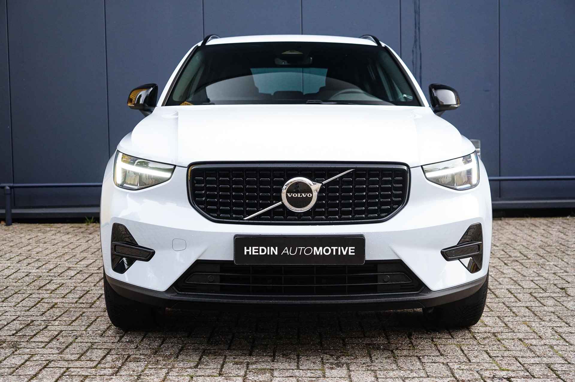 Volvo XC40 2.0 B4 Plus Dark | Trekhaak | Verwarmbare voorruit | Pilot assist | Elektrische voorstoelen - 2/29