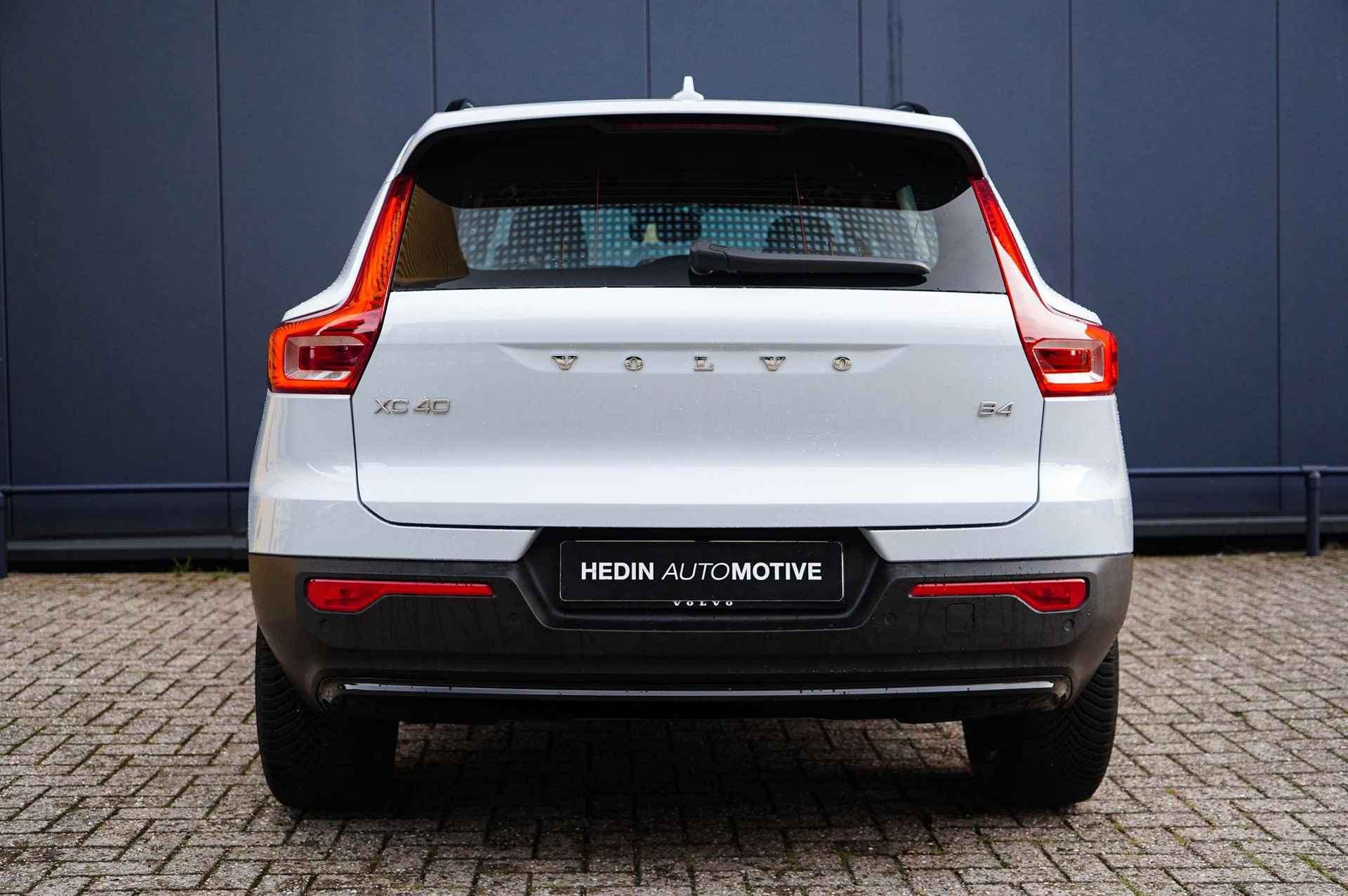 Volvo XC40 2.0 B4 Plus Dark | Trekhaak | Verwarmbare voorruit | Pilot assist | Elektrische voorstoelen - 5/29