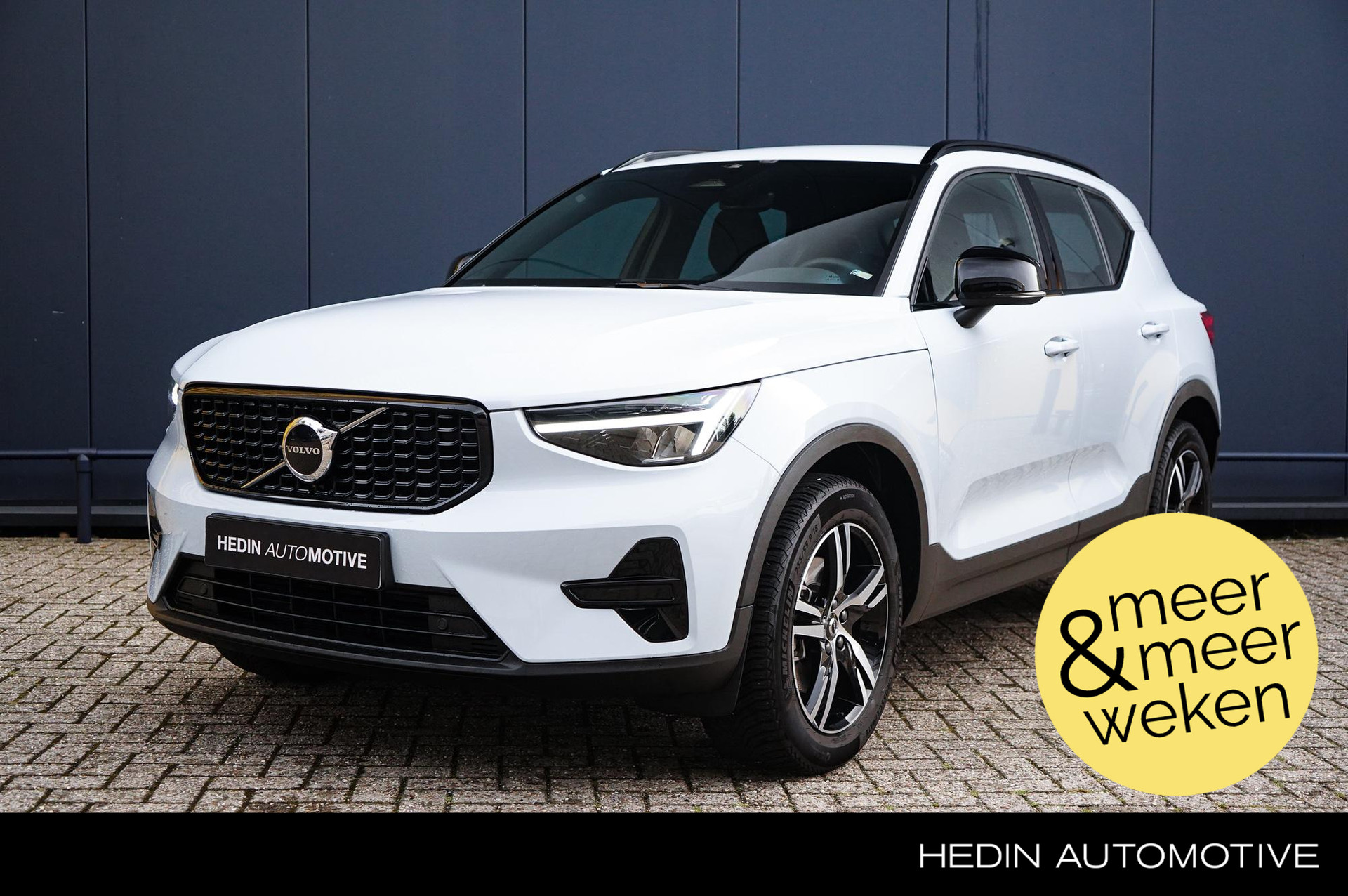 Volvo XC40 2.0 B4 Plus Dark | Trekhaak | Verwarmbare voorruit | Pilot assist | Elektrische voorstoelen