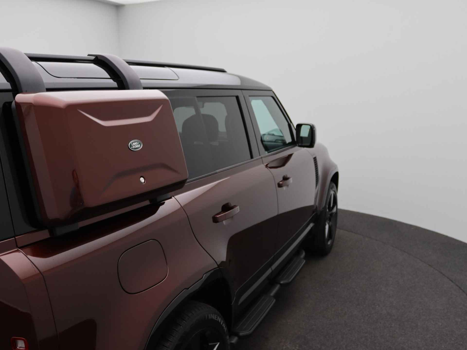 Land Rover Defender 110 2.0 P300e 110 Sedona Edition | Sedona Red remklauwen | Cold Climate Pack | - 44/52