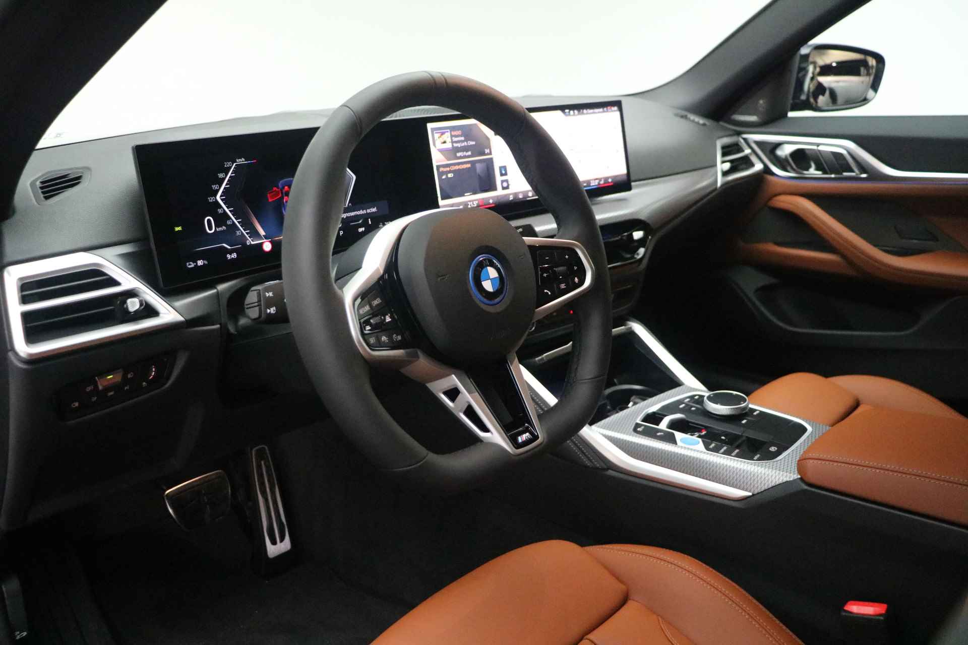 BMW i4 eDrive35 M Sport / Trekhaak / Adaptieve LED / Comfort Access / Parking Assistant / Stoelverwarming voor + achter / Demo - 8/25