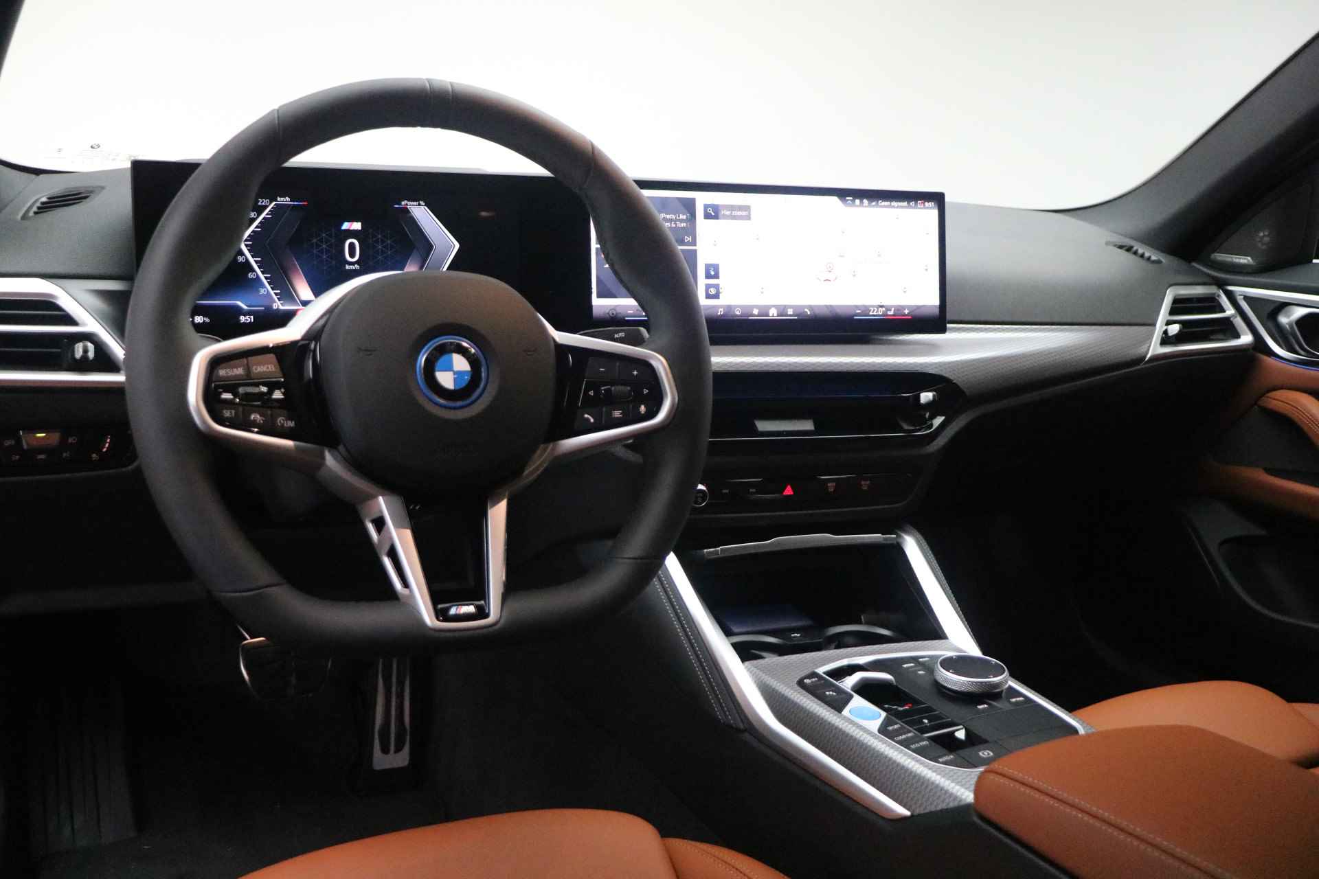 BMW i4 eDrive35 M Sport / Trekhaak / Adaptieve LED / Comfort Access / Parking Assistant / Stoelverwarming voor + achter / Demo - 21/25