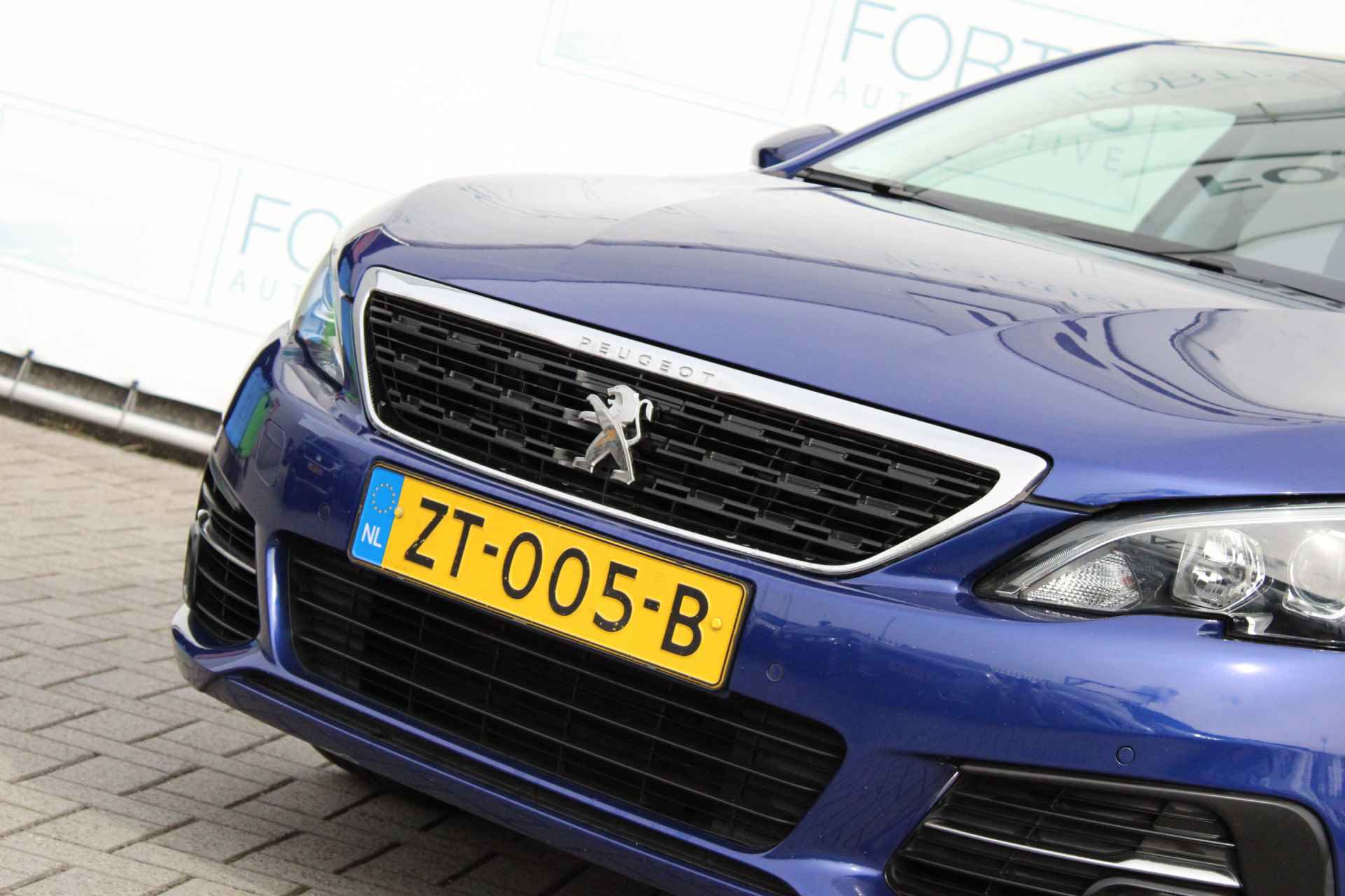 Peugeot 308 SW 1.2 PureTech Blue Lease Executive NL AUTO | CARPLAY | LEDER | PANO | CAMERA | - 28/31