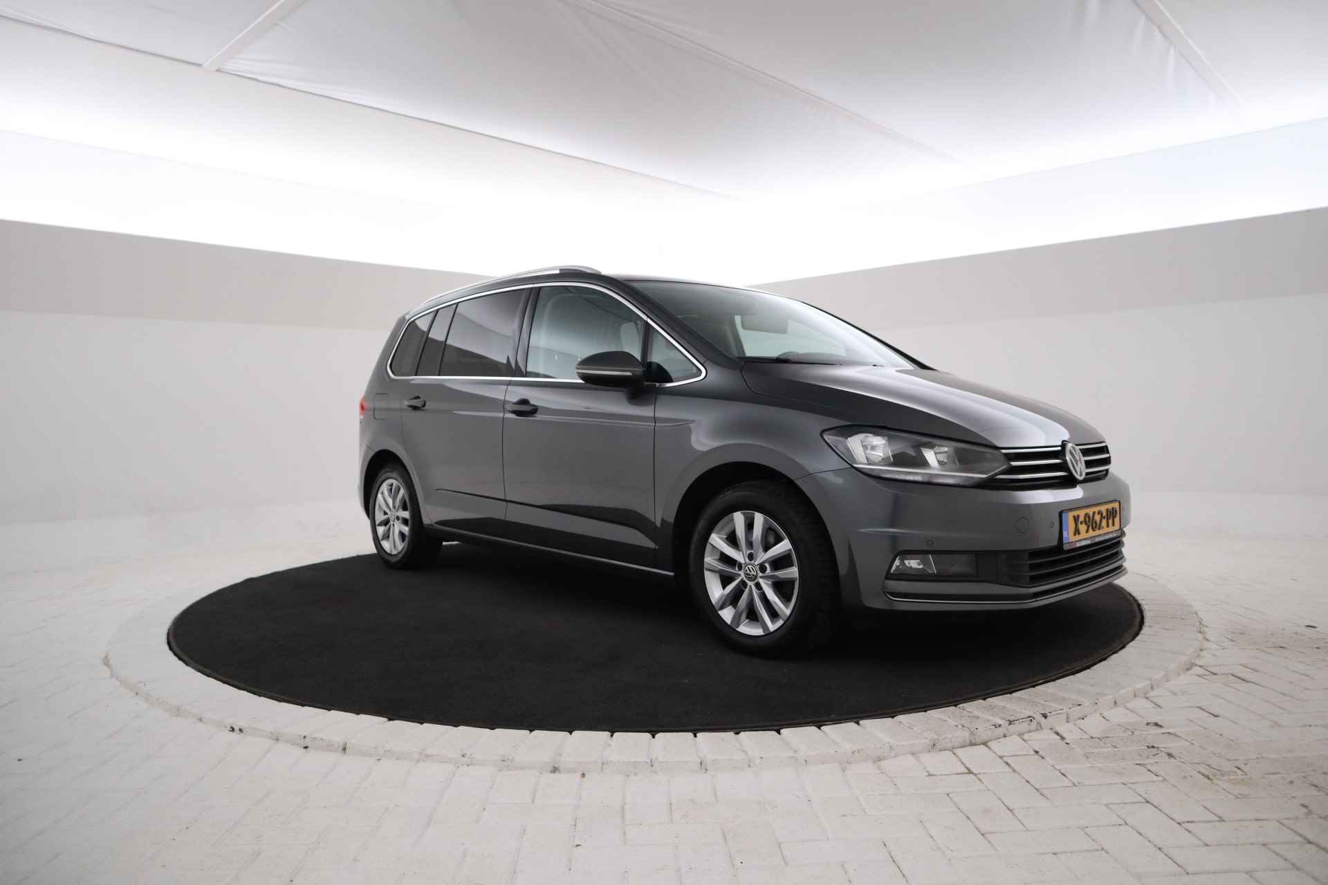 Volkswagen Touran 1.2 TSI Highline Adaptive cruise, Climate, Apple carplay mogelijk - 3/29