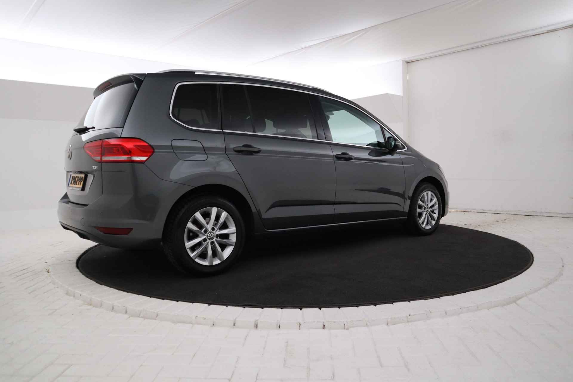 Volkswagen Touran 1.2 TSI Highline Adaptive cruise, Climate, Apple carplay mogelijk - 5/29