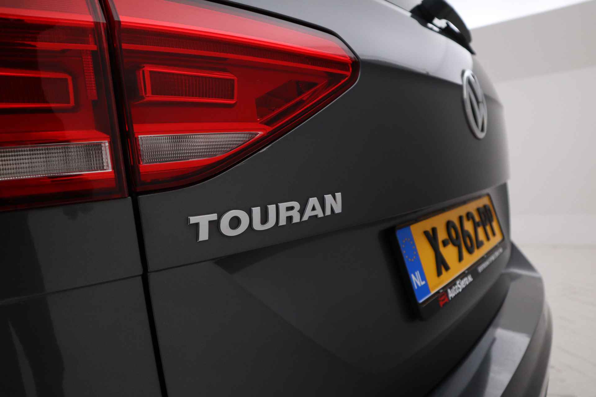 Volkswagen Touran 1.2 TSI Highline Adaptive cruise, Climate, Apple carplay mogelijk - 13/29