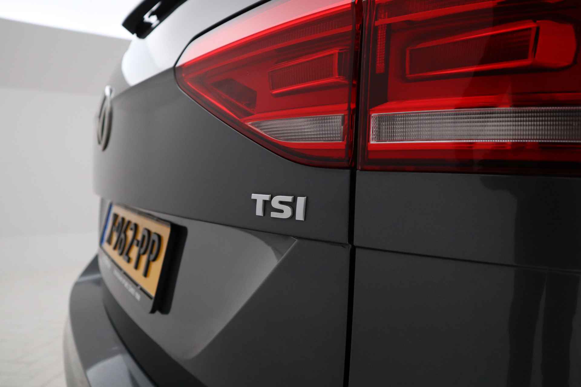 Volkswagen Touran 1.2 TSI Highline Adaptive cruise, Climate, Apple carplay mogelijk - 14/29