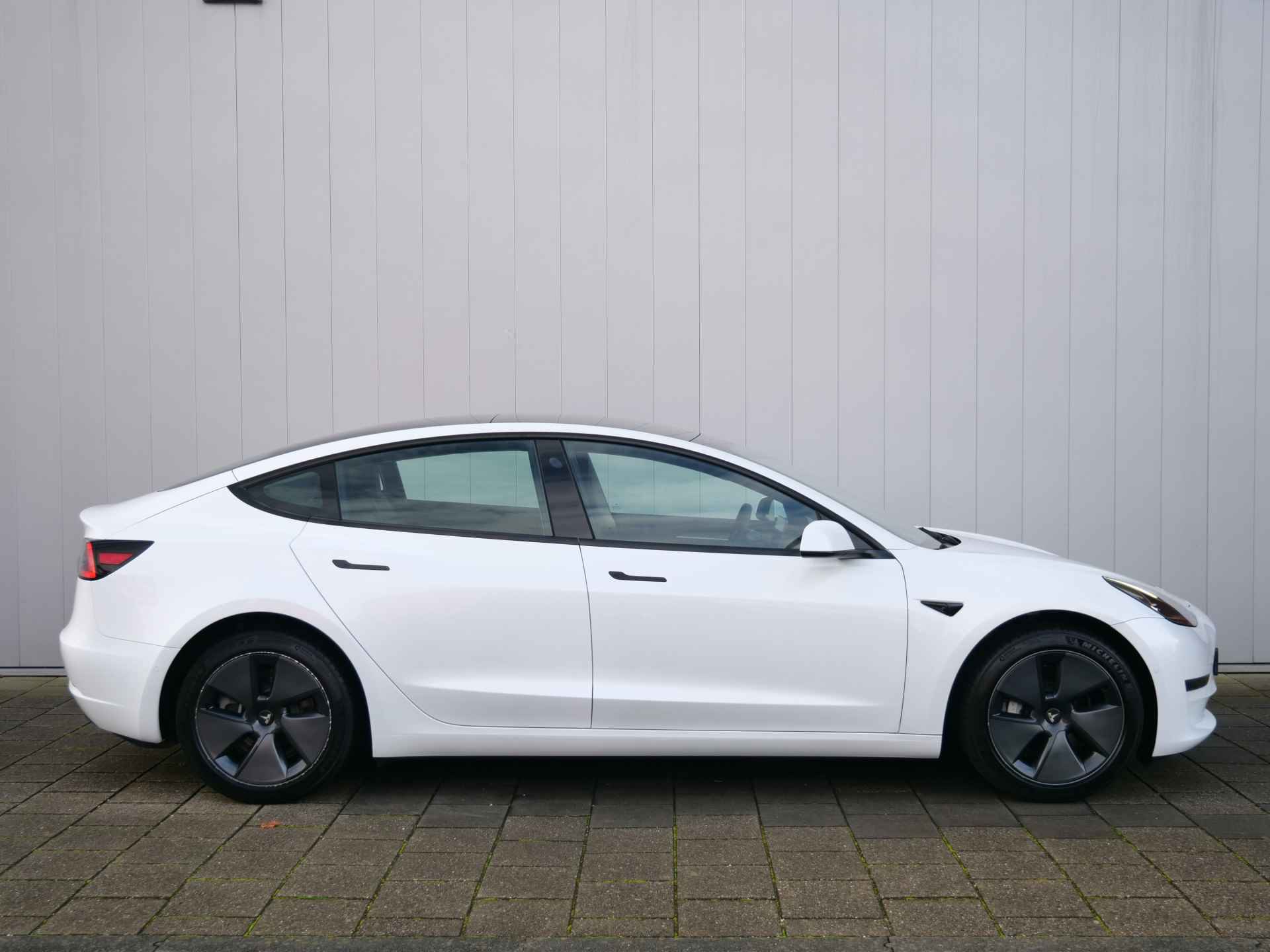 Tesla Model 3 Long Range AWD 75 kWh Panoramadak / Stoel- en Stuurverwarming / Camera - 3/42