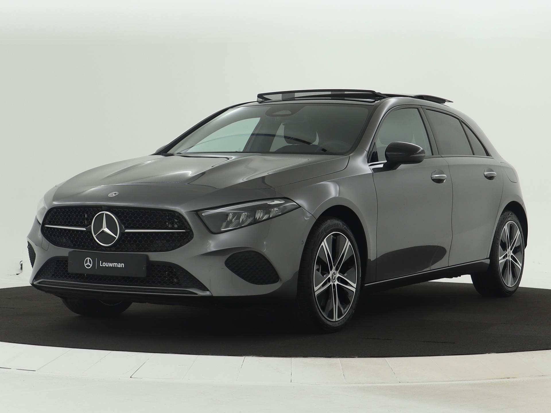 Mercedes-Benz A-Klasse 250 e Star Edition Luxury Line | Nightpakket | Dodehoekassistent | Parkeerpakket met achteruitrijcamera | KEYLESS GO | Extra USB-poorten | Sfeerverlichting | URBAN GUARD vehicle protection | 	Panoramaschuifdak |