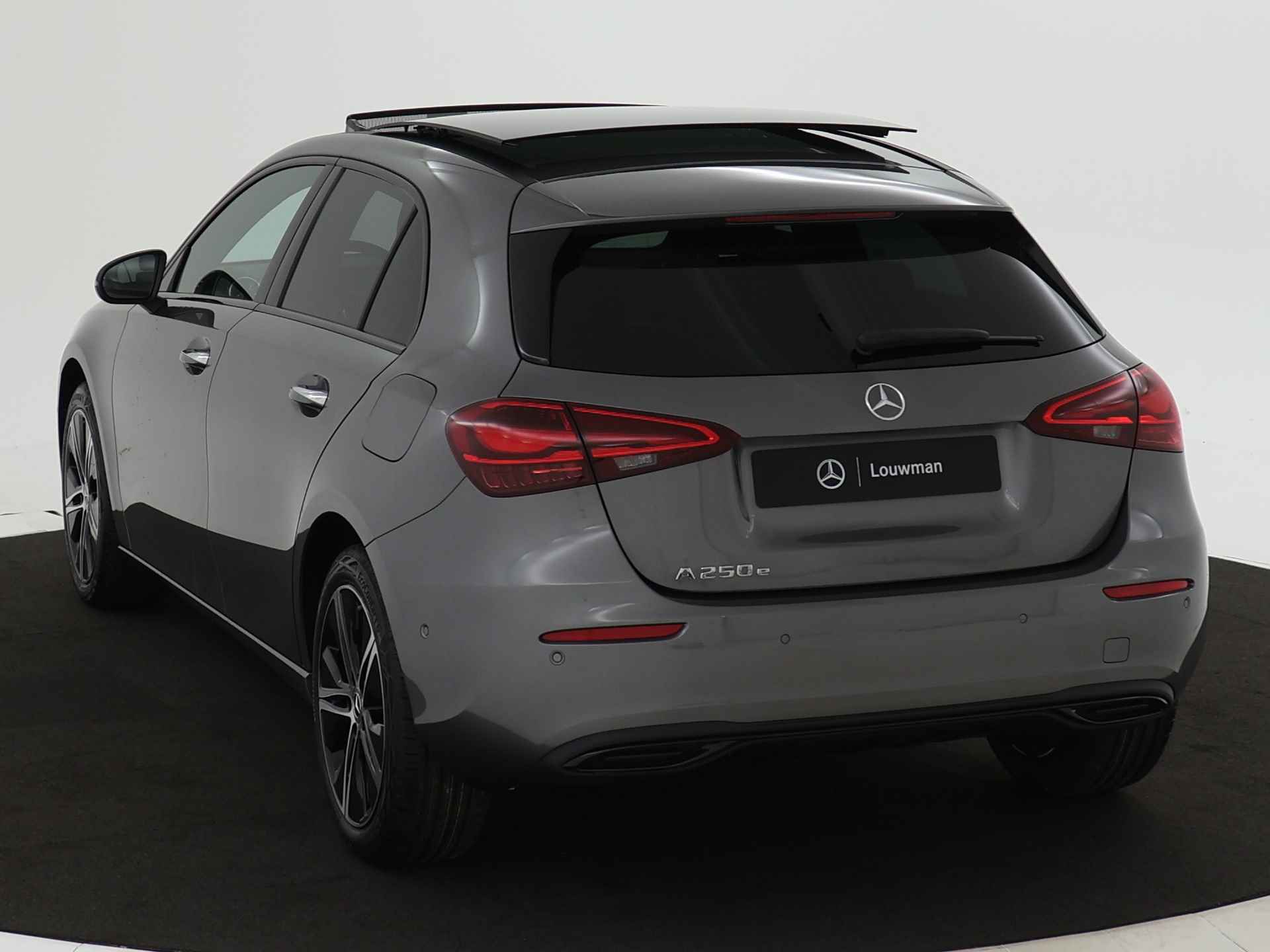 Mercedes-Benz A-Klasse 250 e Star Edition Luxury Line | Nightpakket | Dodehoekassistent | Parkeerpakket met achteruitrijcamera | KEYLESS GO | Extra USB-poorten | Sfeerverlichting | URBAN GUARD vehicle protection | 	Panoramaschuifdak | - 13/37