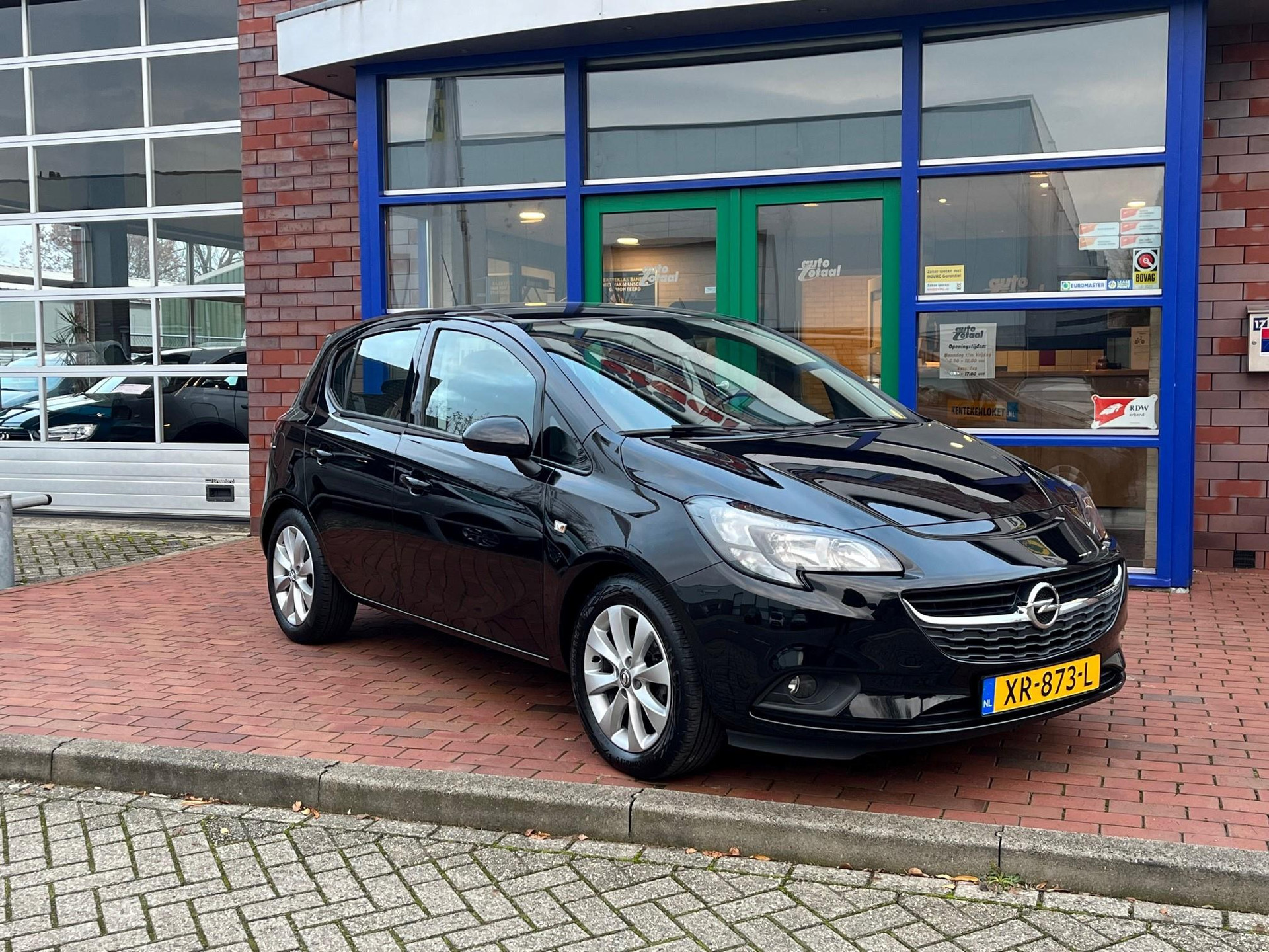 Opel Corsa 1.4 Favourite Navigatie, Airco, bij viaBOVAG.nl