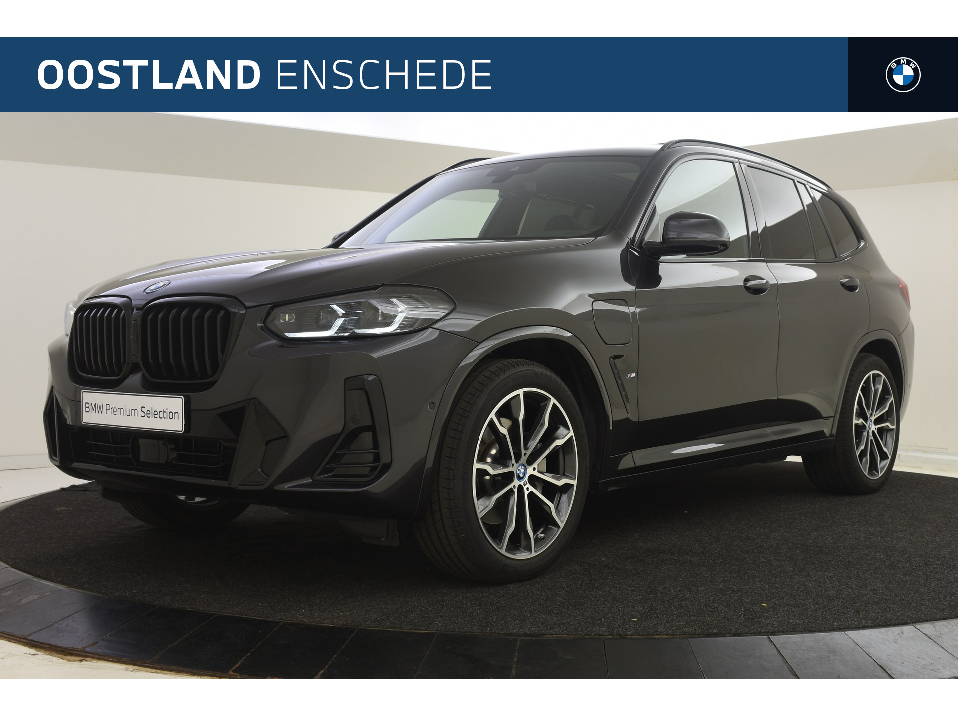 BMW X3 xDrive30e High Executive M Sport Automaat / Panoramadak / Sportstoelen / Stoelverwarming / Adaptieve LED / Harman Kardon / Live Cockpit Professional / Gesture Control